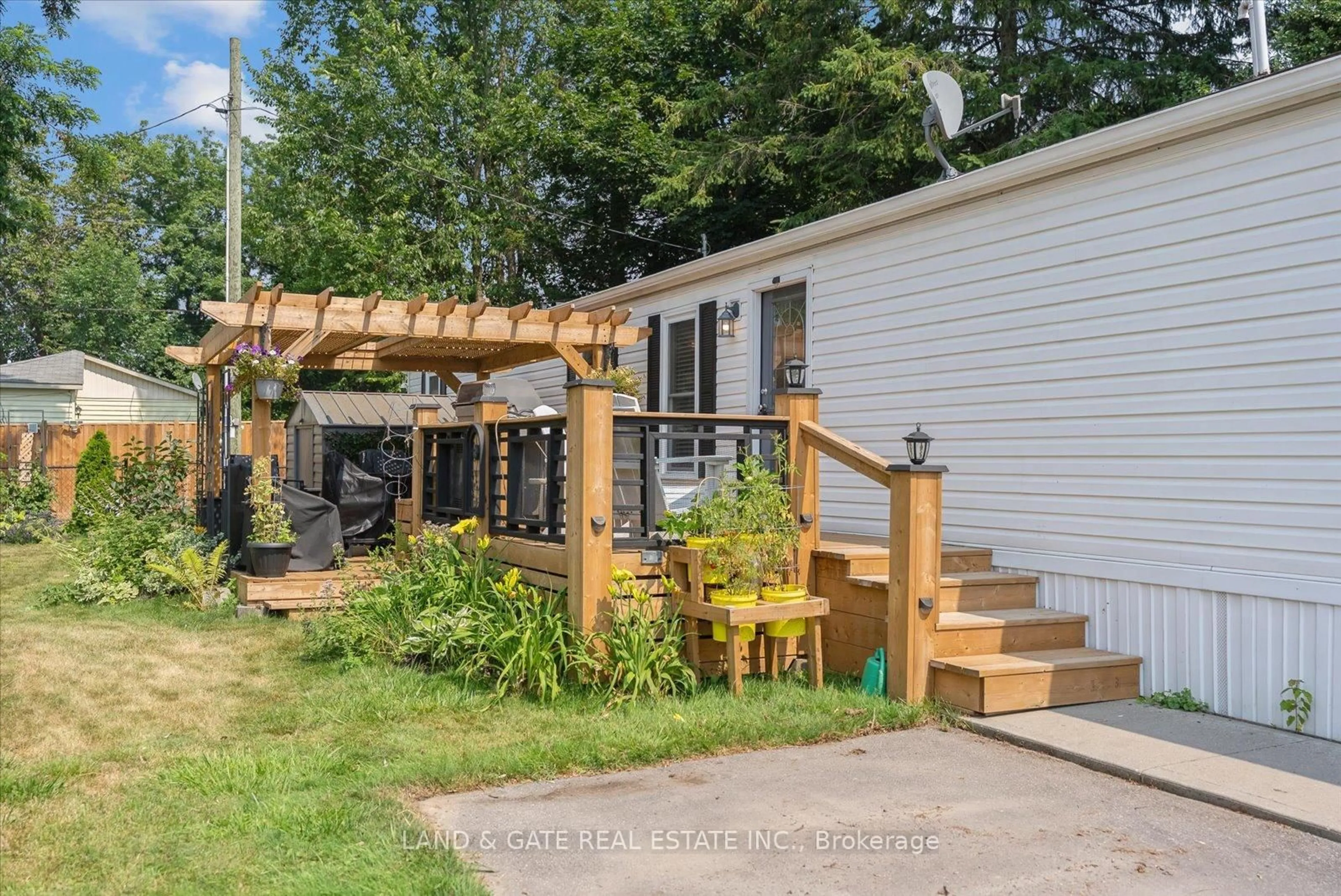 Patio, unknown for 1 Park Lane, Hamilton Township Ontario K9A 0X9