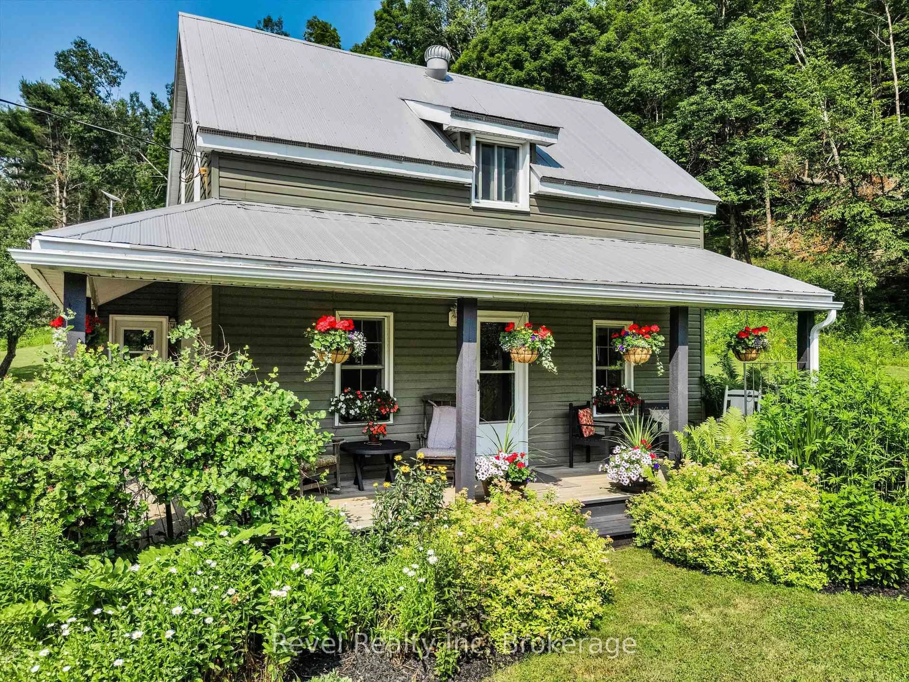 A pic from outside/outdoor area/front of a property/back of a property/a pic from drone, street for 1070 Old Victoria Rd, Bracebridge Ontario P1L 1X1