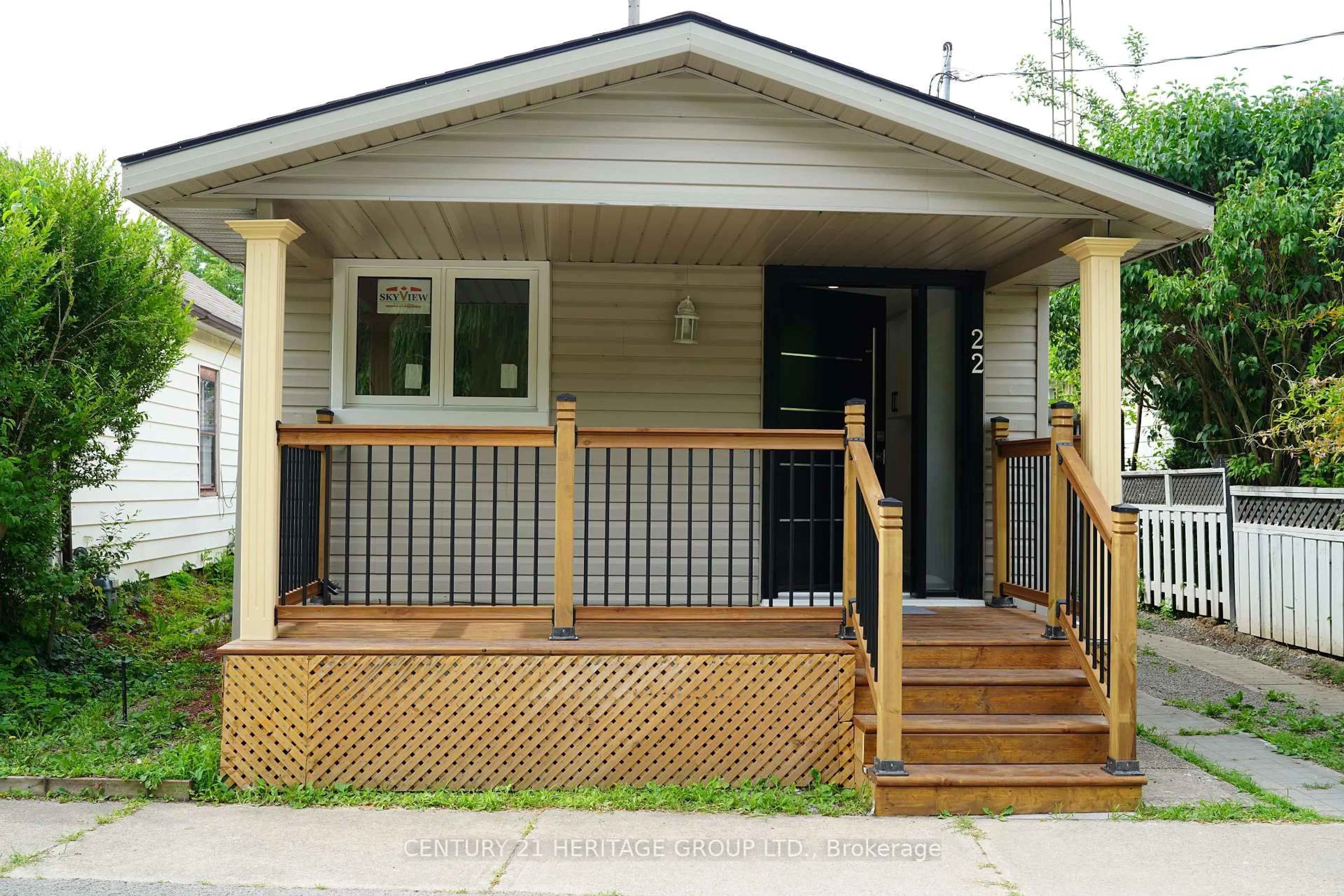 Home with vinyl exterior material, street for 22 Shickluna St, St. Catharines Ontario L2S 1L4