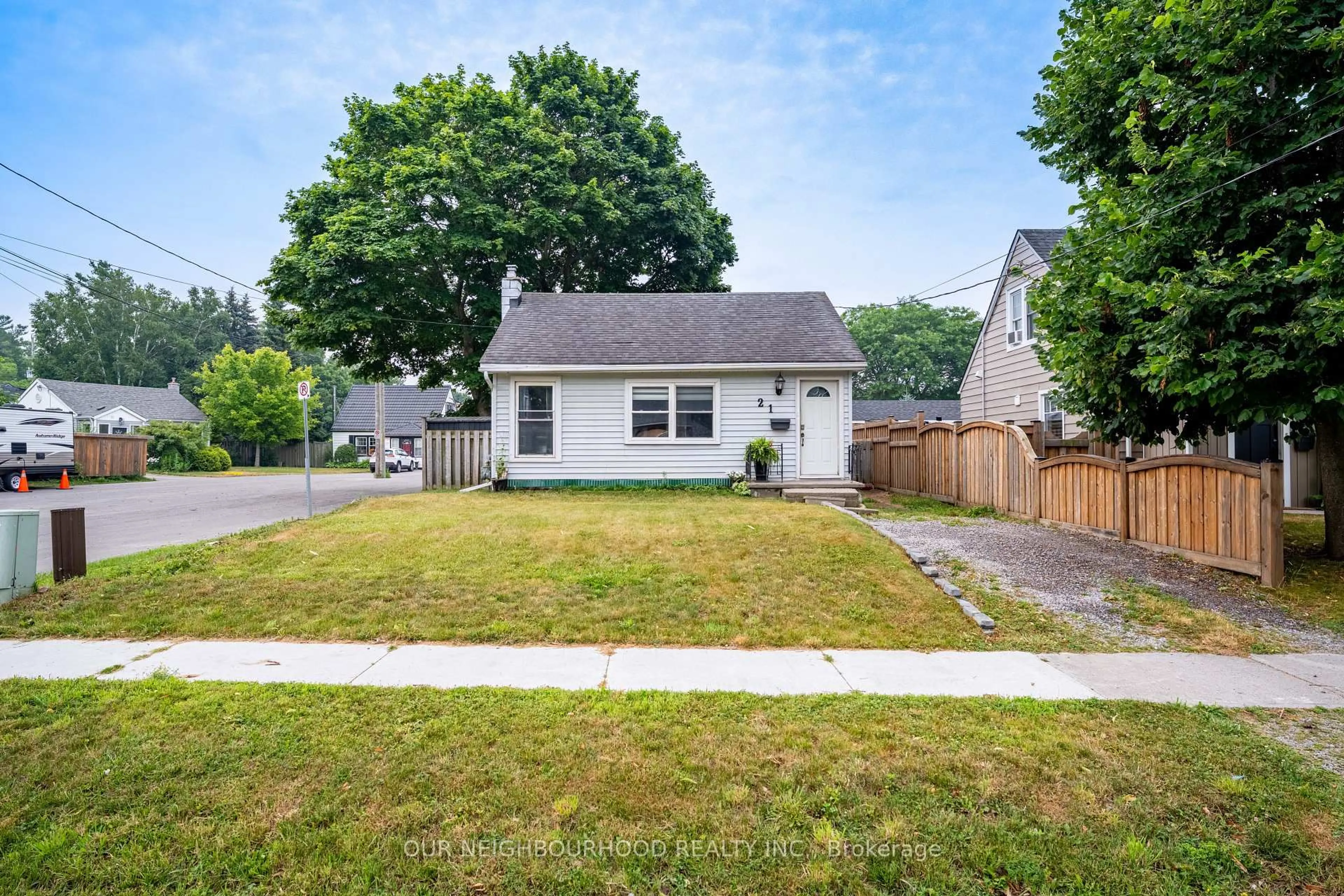 A pic from outside/outdoor area/front of a property/back of a property/a pic from drone, street for 21 Lavinia St, Port Hope Ontario L1A 2A5