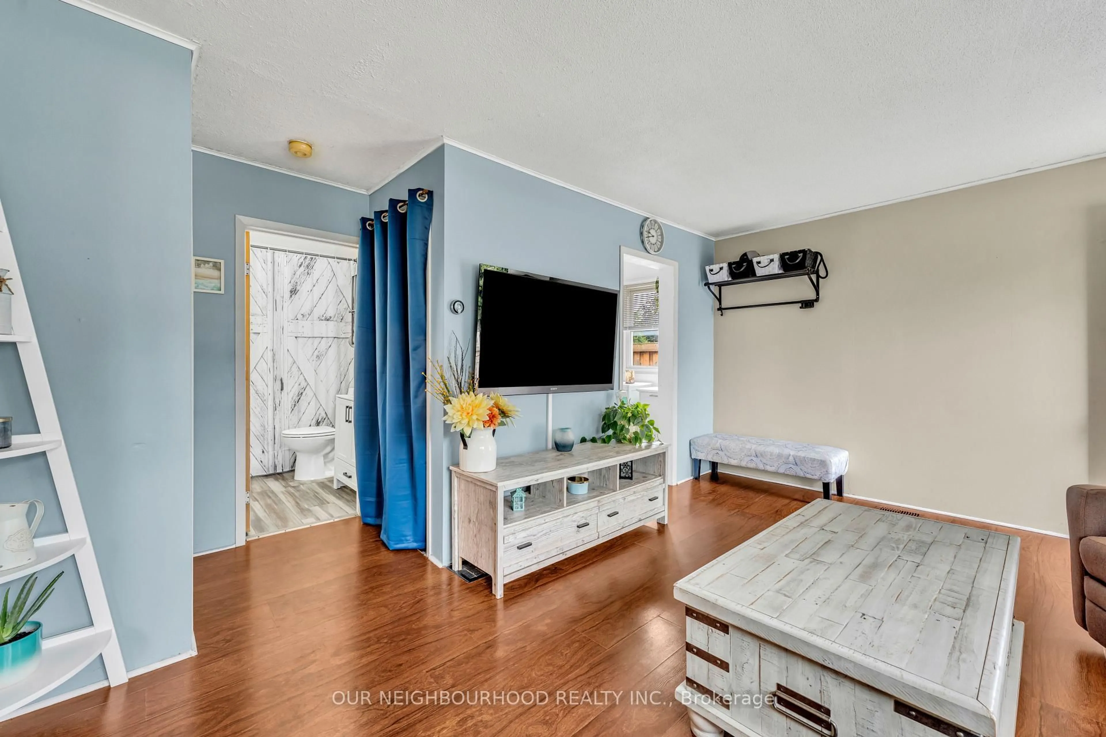 Living room with furniture, unknown for 21 Lavinia St, Port Hope Ontario L1A 2A5