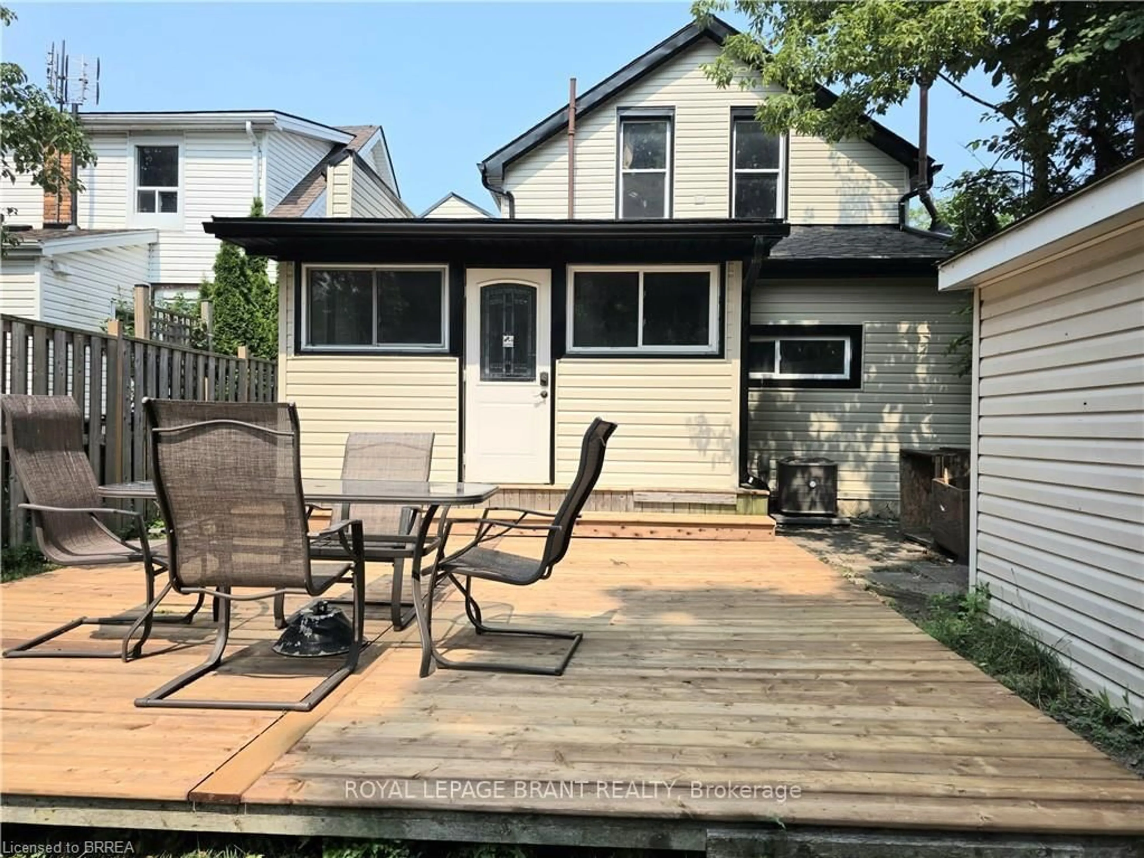 Patio, street for 109 Sydenham St, Brantford Ontario N3R 3Y7