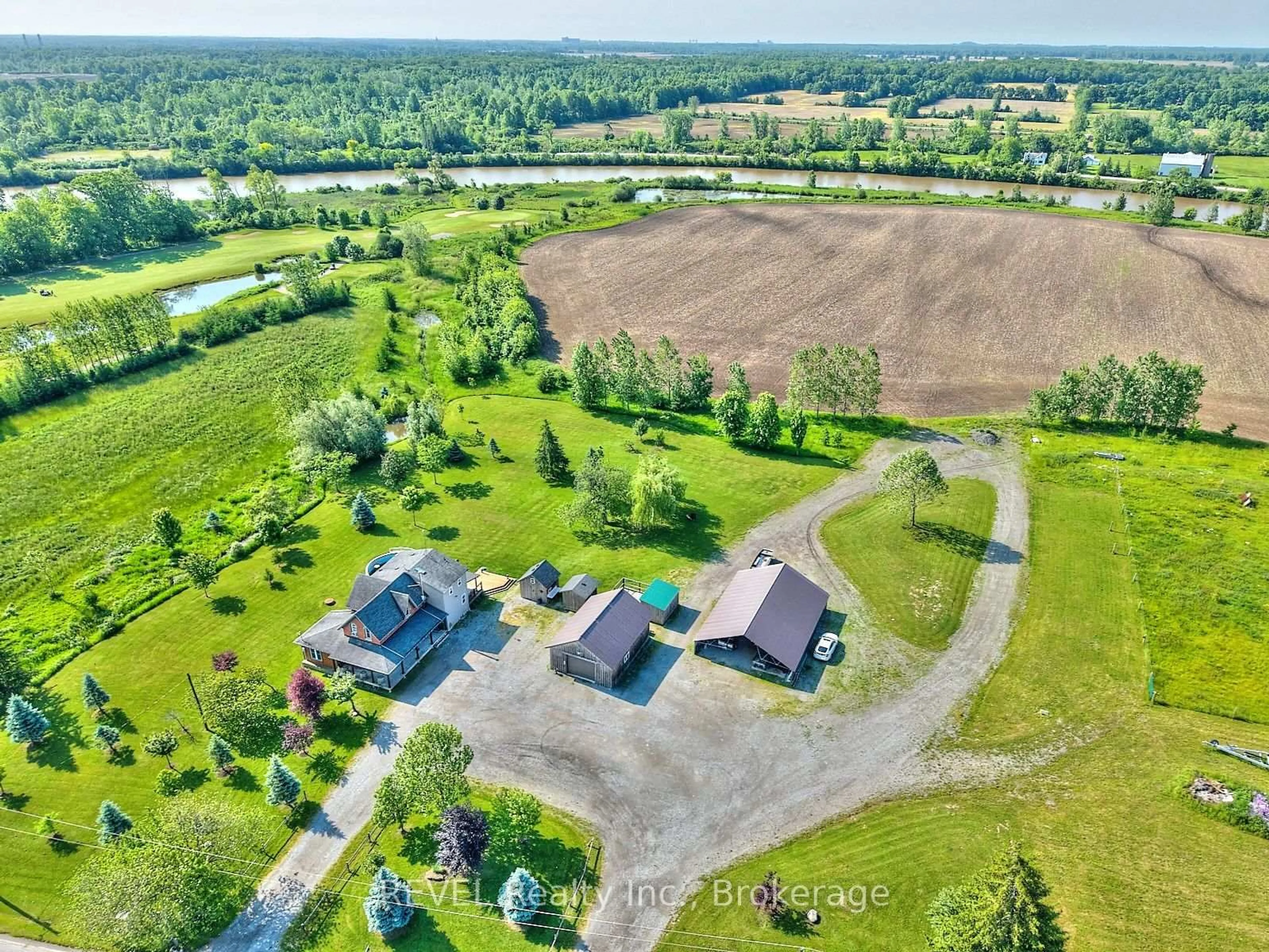 A pic from outside/outdoor area/front of a property/back of a property/a pic from drone, unknown for 118 River Rd, Pelham Ontario L0S 1C0