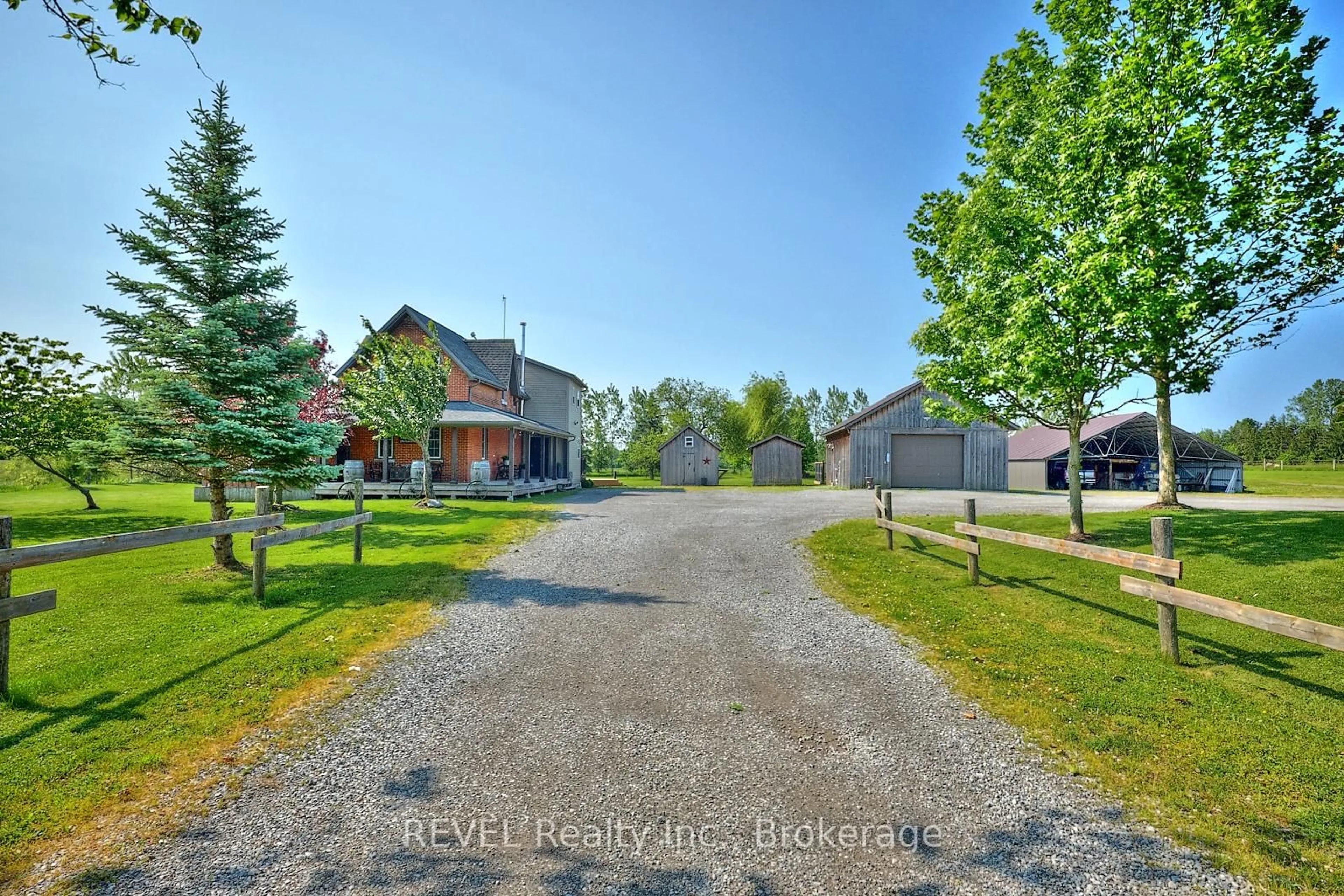 A pic from outside/outdoor area/front of a property/back of a property/a pic from drone, street for 118 River Rd, Pelham Ontario L0S 1C0