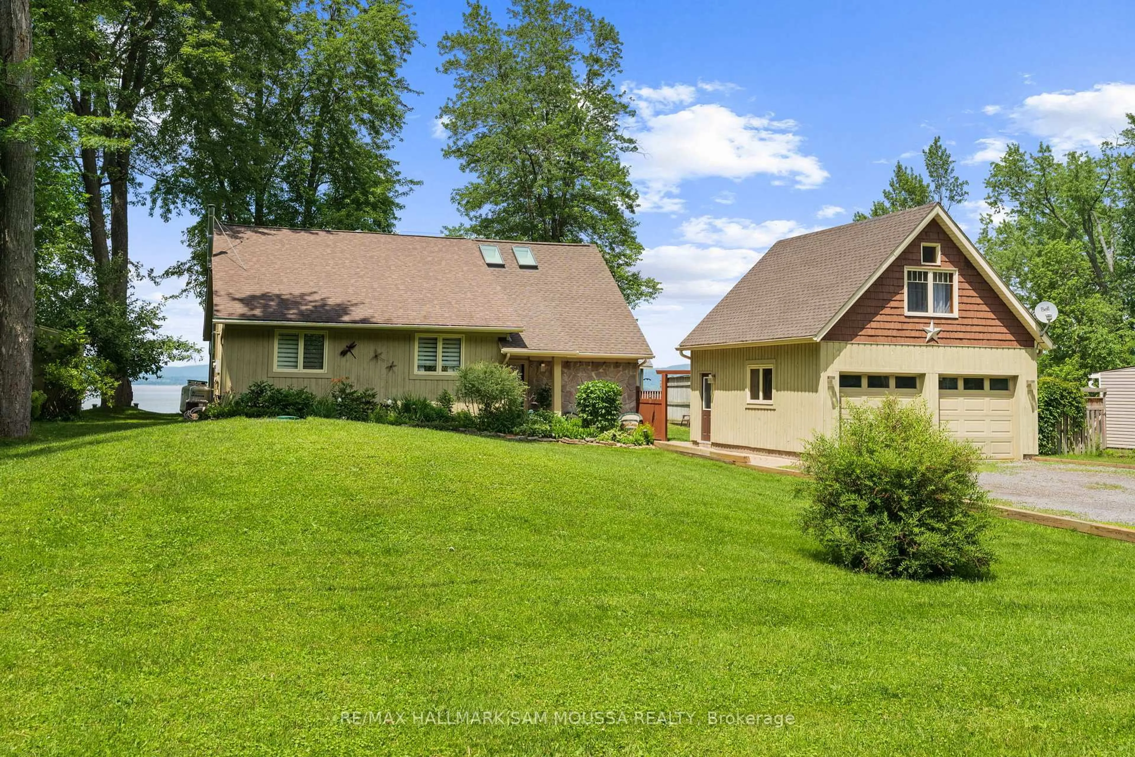 A pic from outside/outdoor area/front of a property/back of a property/a pic from drone, water/lake/river/ocean view for 4350 Armitage Ave, Ottawa Ontario K0A 1T0