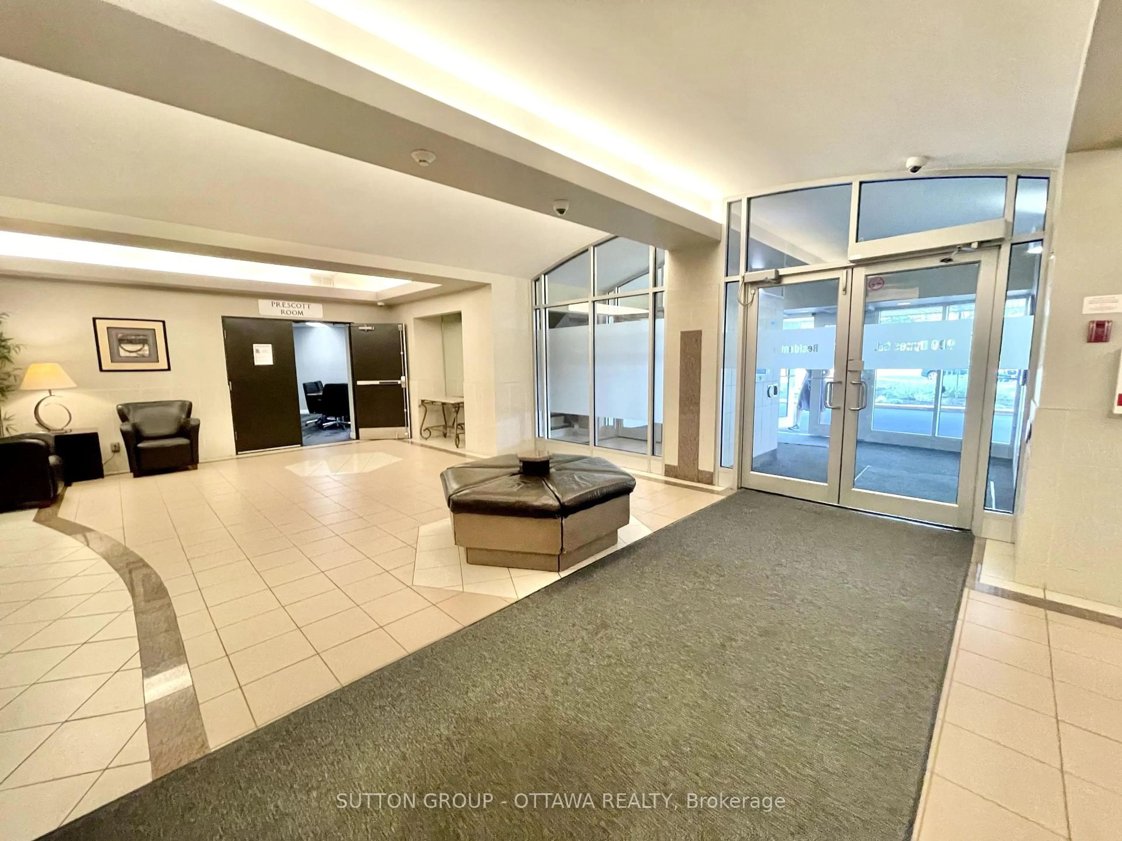 Lobby for 900 Dynes Rd #1908, Ottawa Ontario K2C 3L6