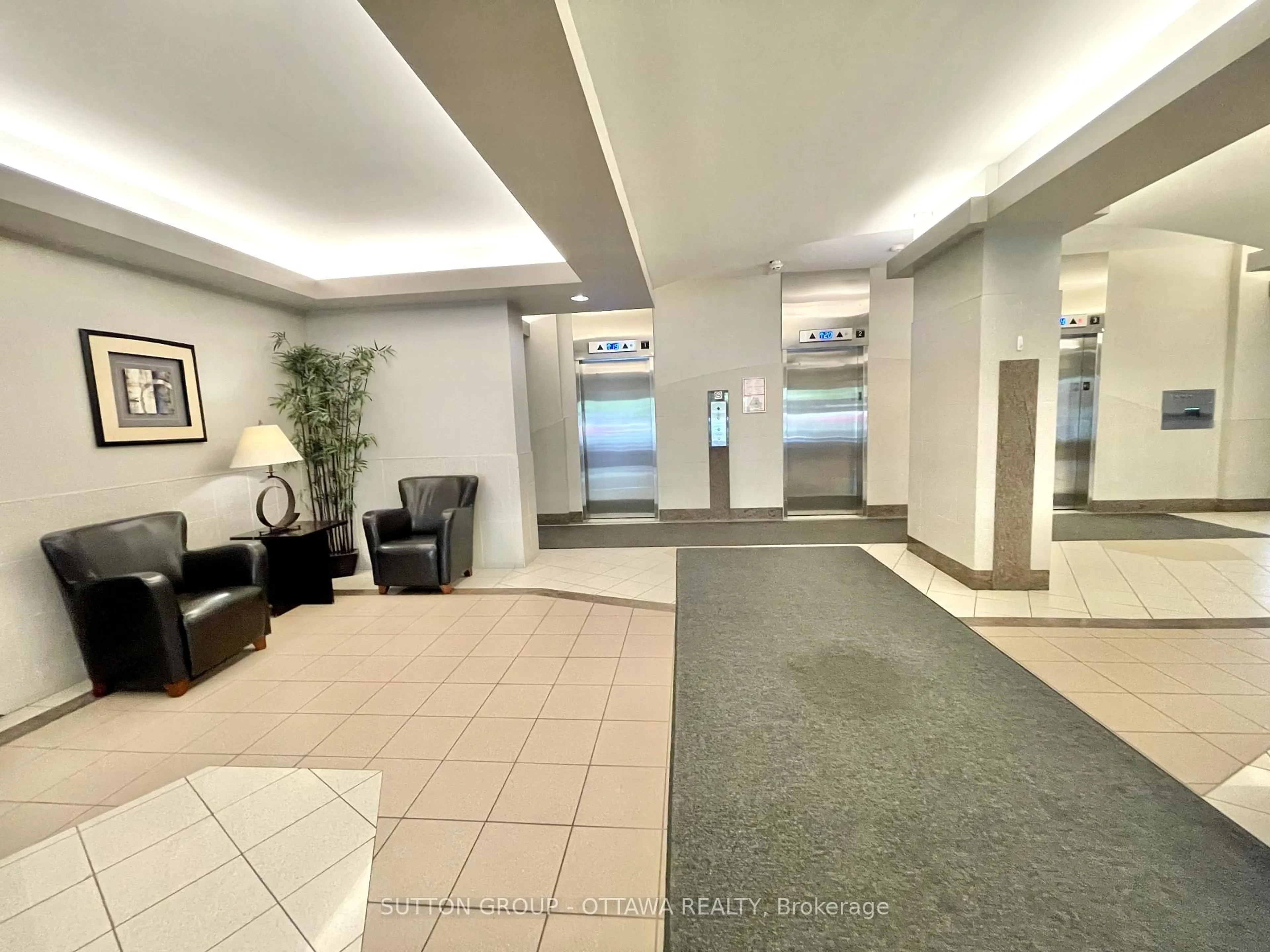 Lobby for 900 Dynes Rd #1908, Ottawa Ontario K2C 3L6