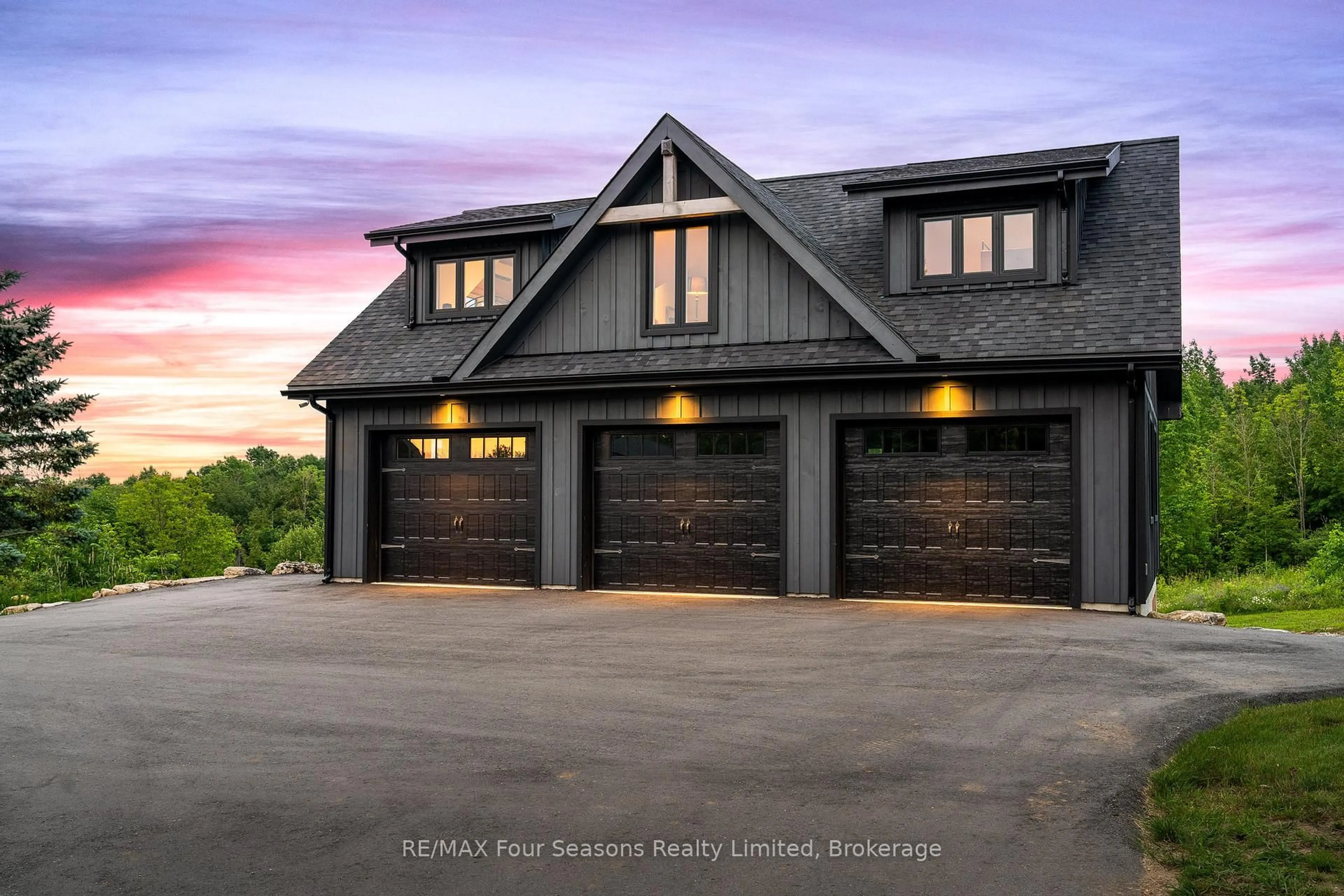 Indoor garage for 589370 Grey Road 19, Blue Mountains Ontario L9Y 0R6