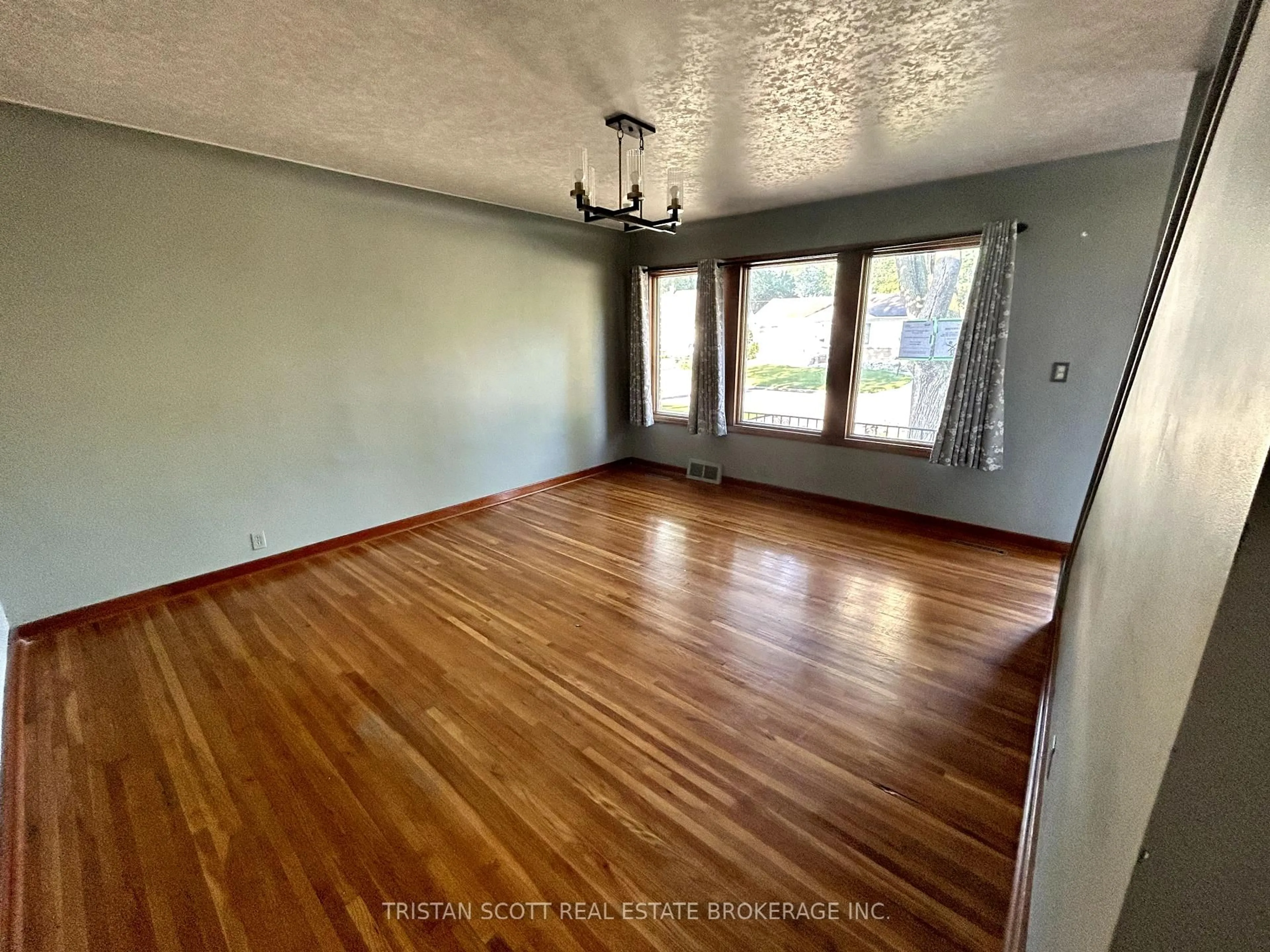 A pic of a room for 3620 Dandurand Ave, Windsor Ontario N9E 2G3