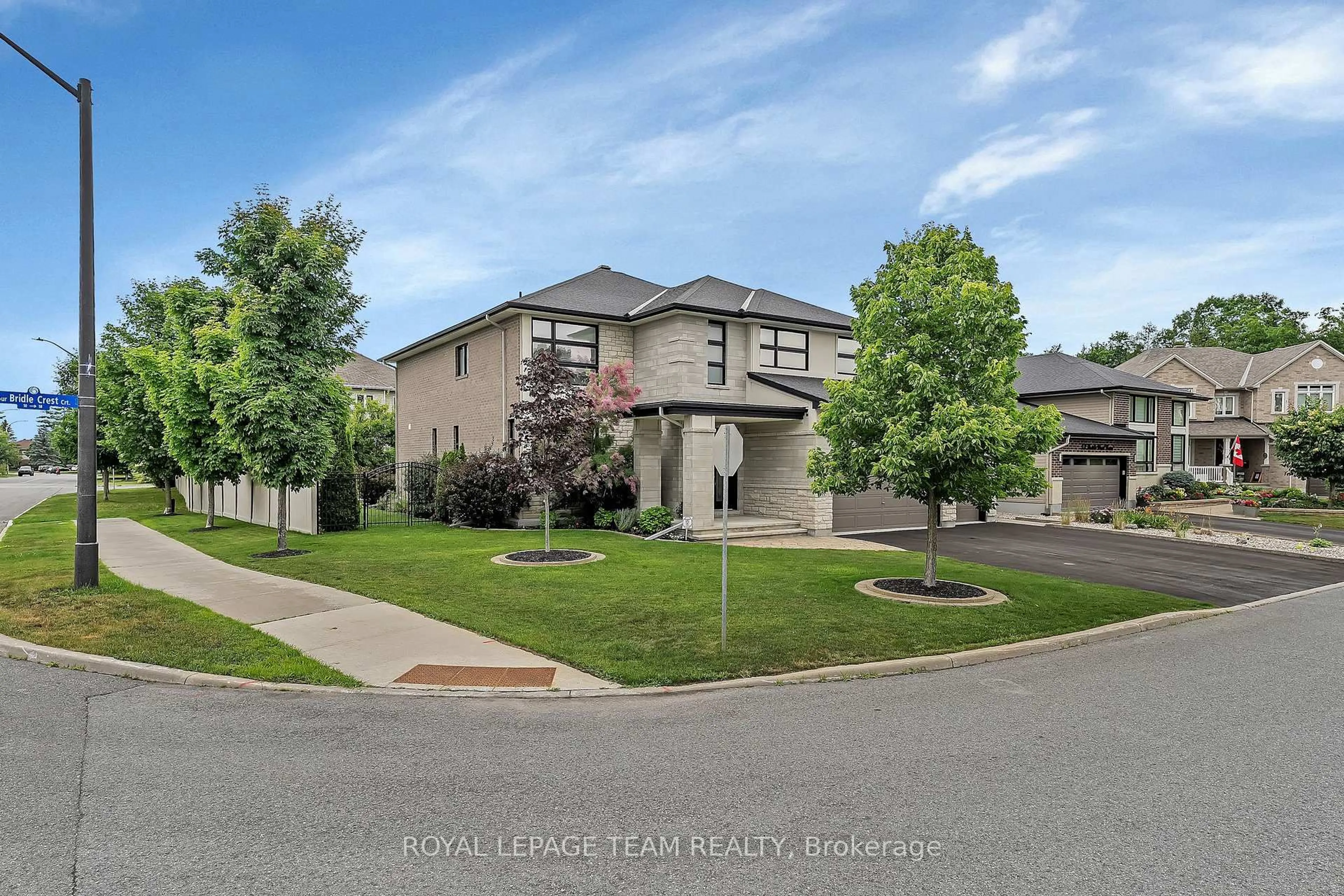 A pic from outside/outdoor area/front of a property/back of a property/a pic from drone, street for 51 Bridle Crest Crt, Ottawa Ontario K2M 0H5