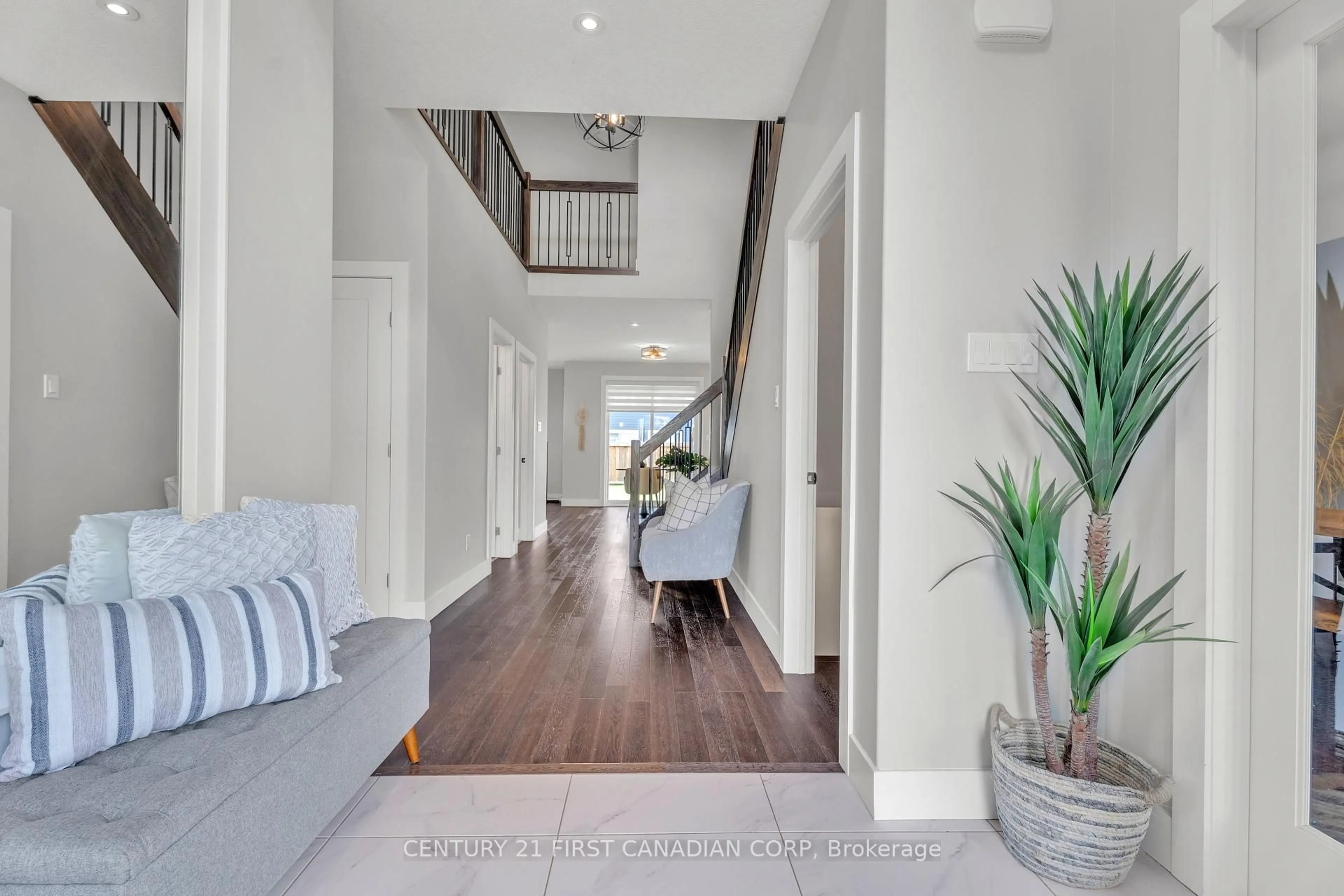 Indoor entryway for 3313 Mersea St, London South Ontario N6P 0G2