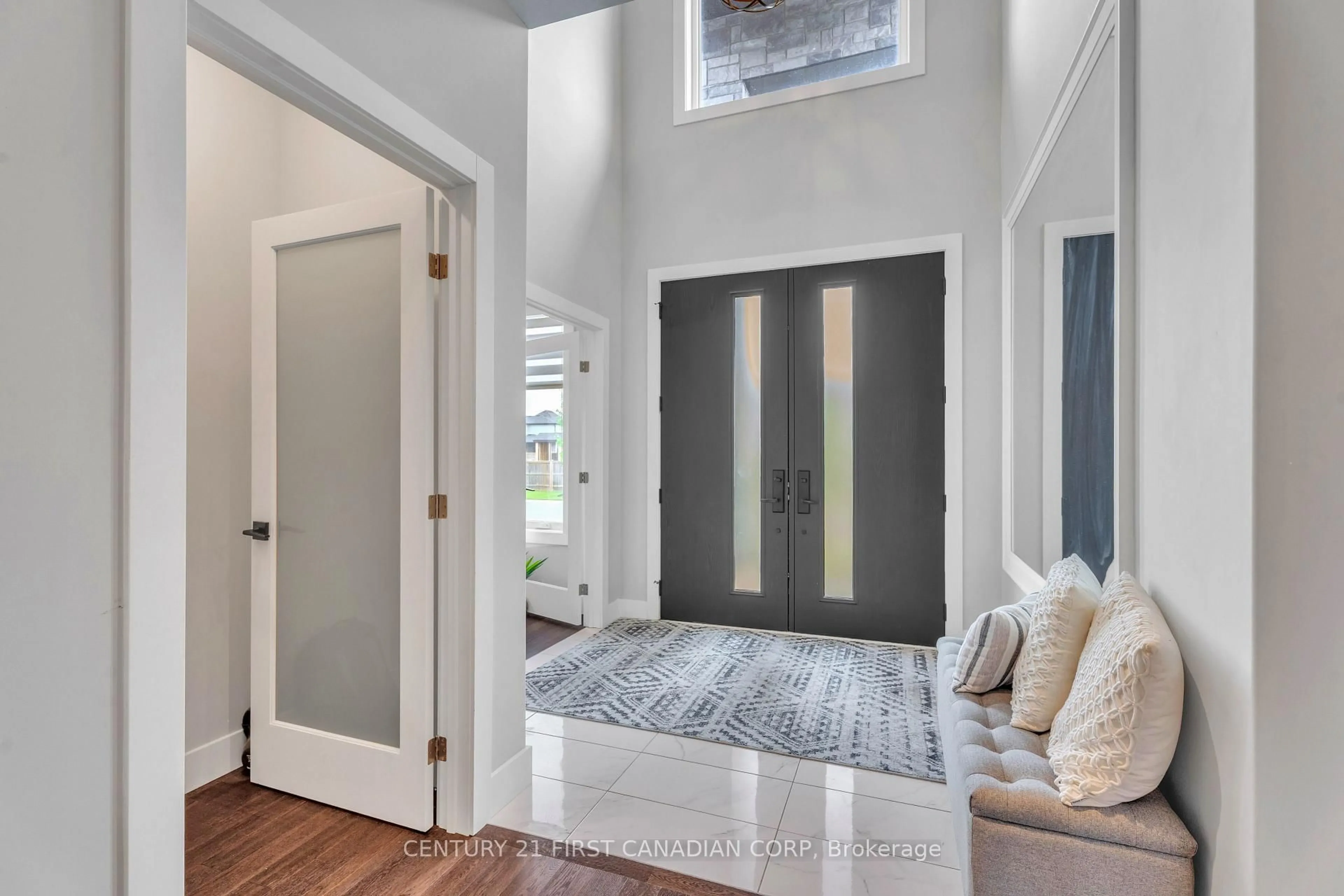 Indoor entryway for 3313 Mersea St, London South Ontario N6P 0G2