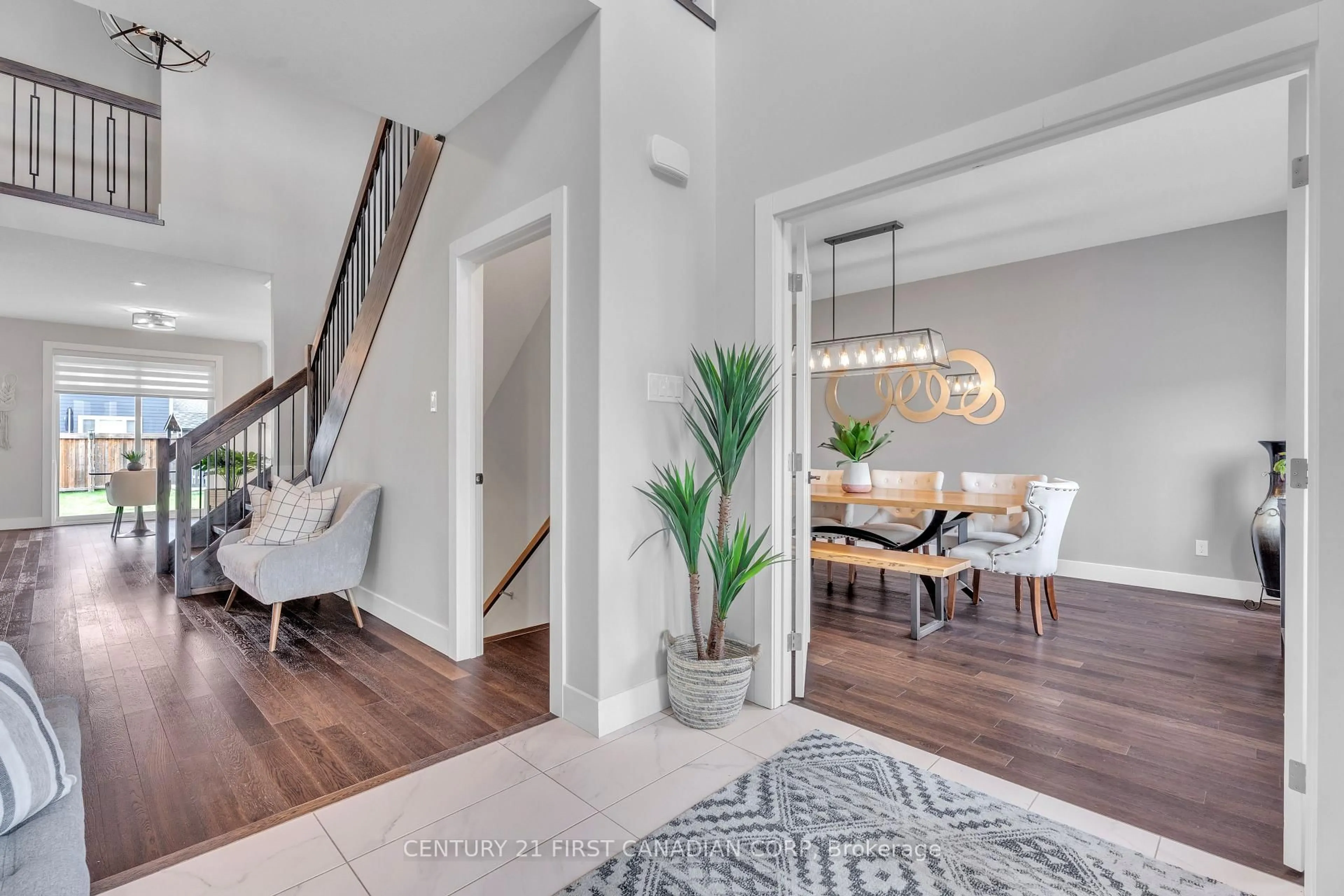 Indoor entryway for 3313 Mersea St, London South Ontario N6P 0G2