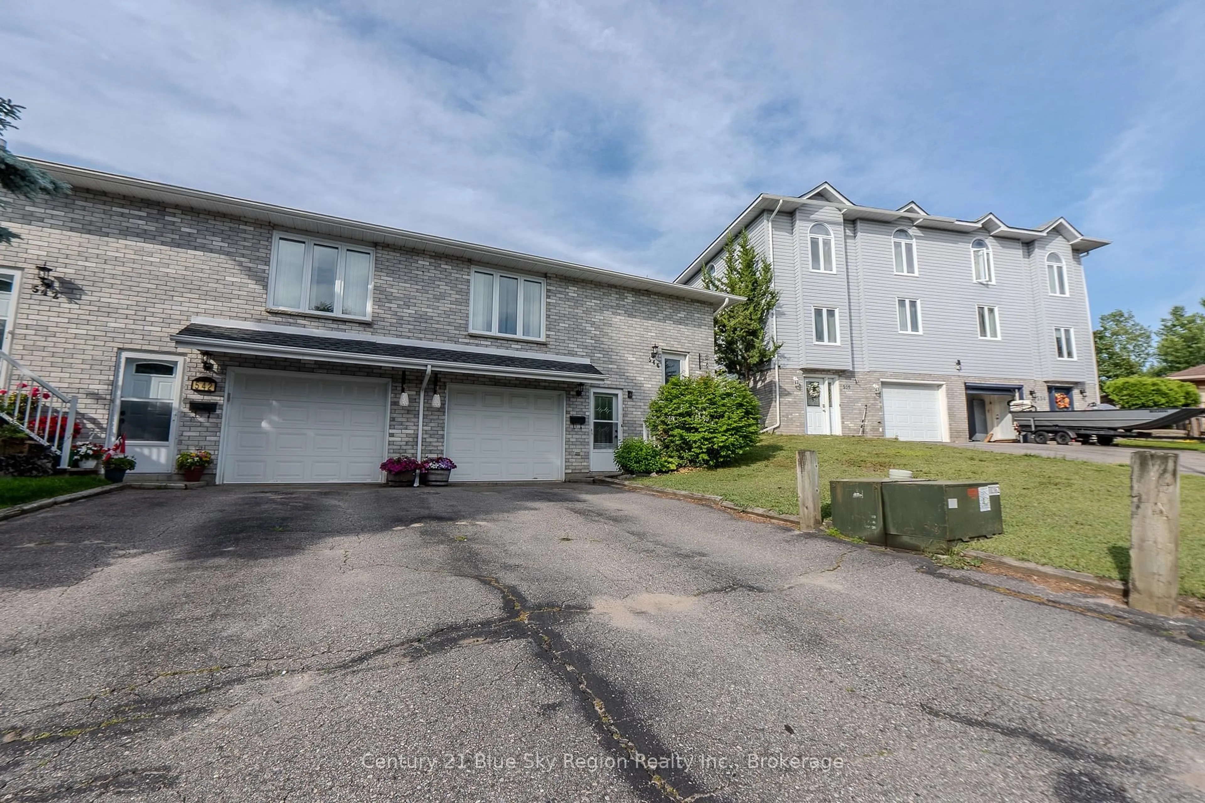 A pic from outside/outdoor area/front of a property/back of a property/a pic from drone, street for 546 McKenzie Ave, North Bay Ontario P1B 9M5