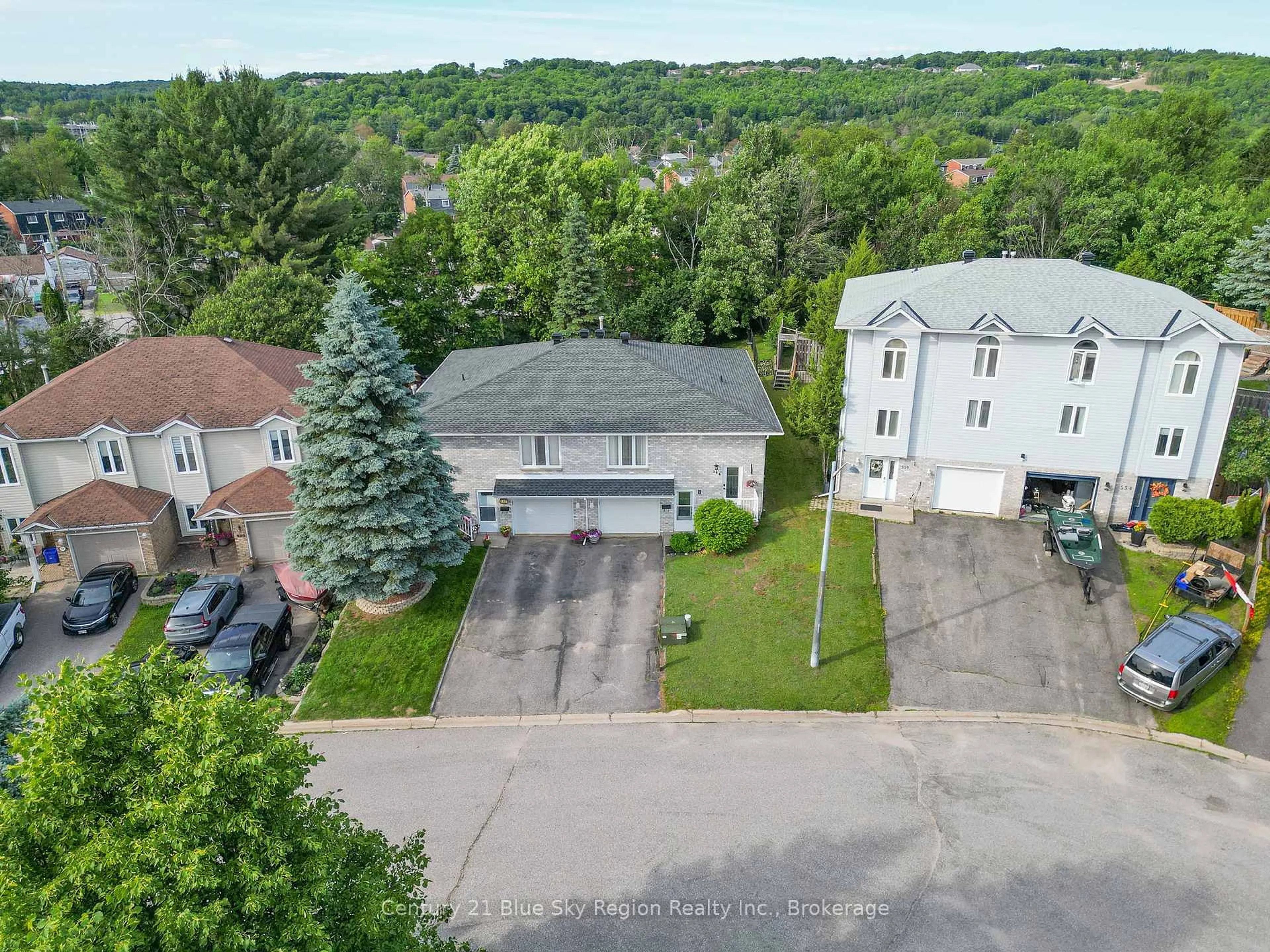 A pic from outside/outdoor area/front of a property/back of a property/a pic from drone, street for 546 McKenzie Ave, North Bay Ontario P1B 9M5