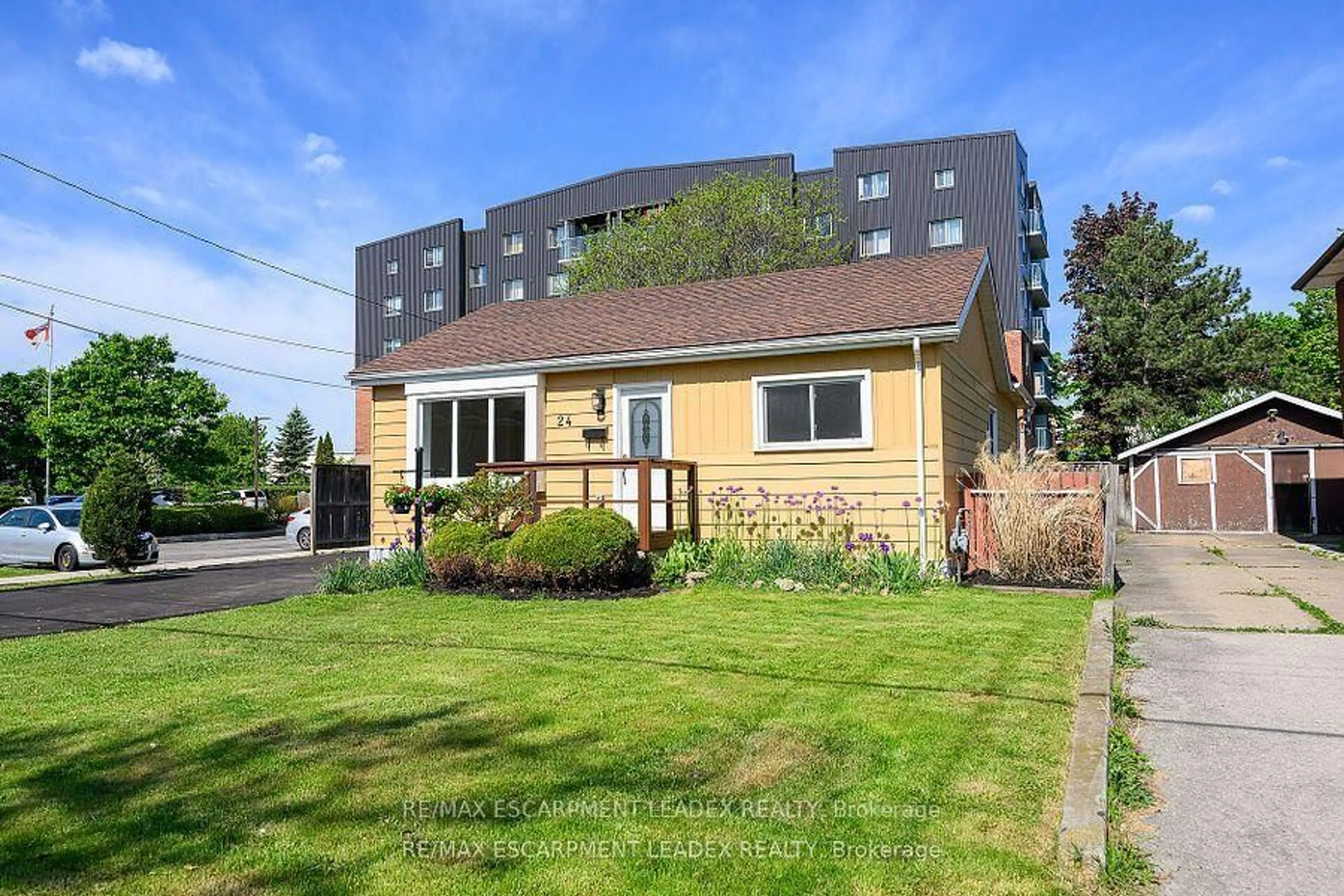 Unknown for 24 Clapham Rd, Hamilton Ontario L8G 5A1