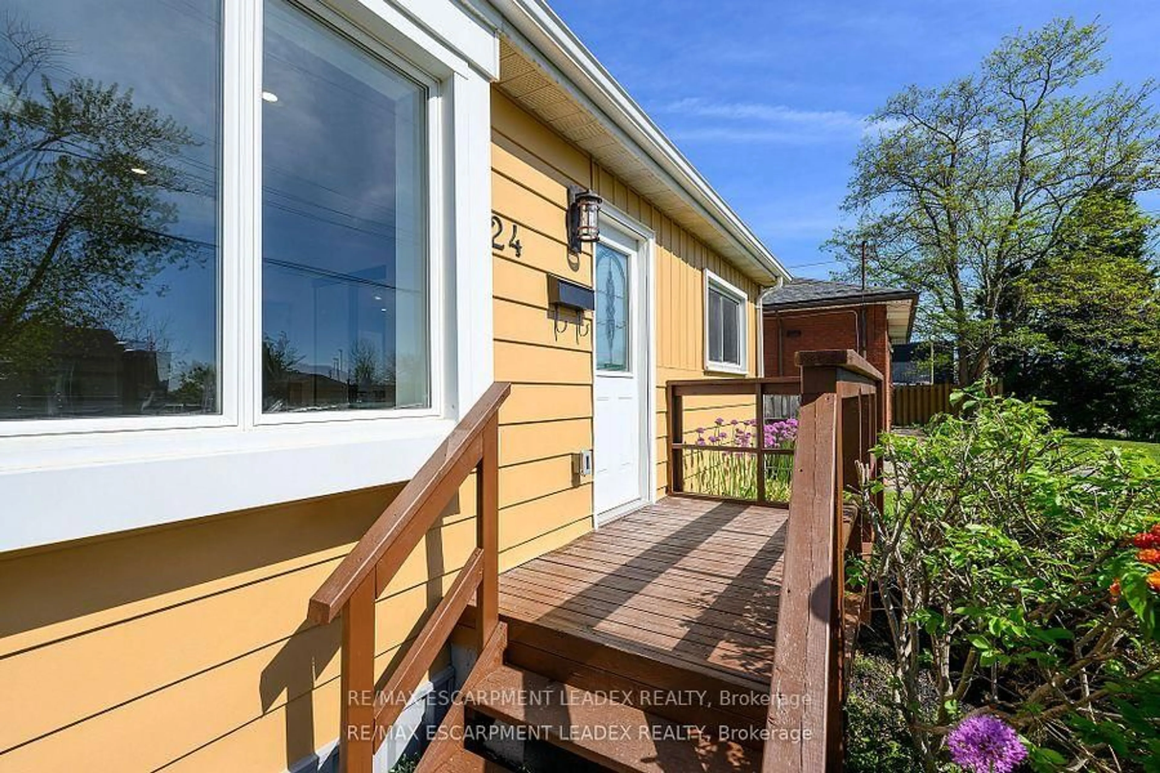 Unknown for 24 Clapham Rd, Hamilton Ontario L8G 5A1