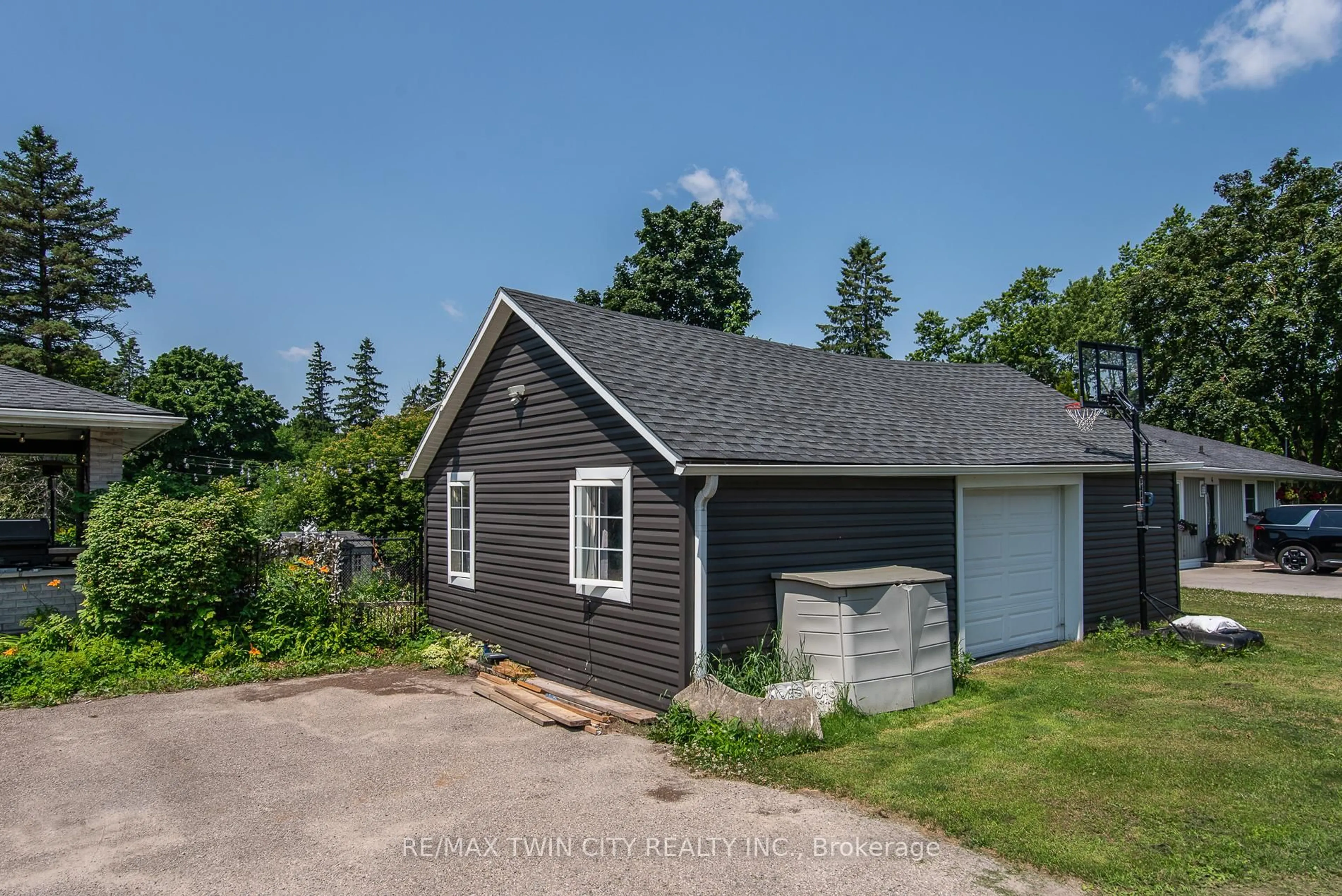 A pic from outside/outdoor area/front of a property/back of a property/a pic from drone, street for 32 River St, Woolwich Ontario N0B 1K0
