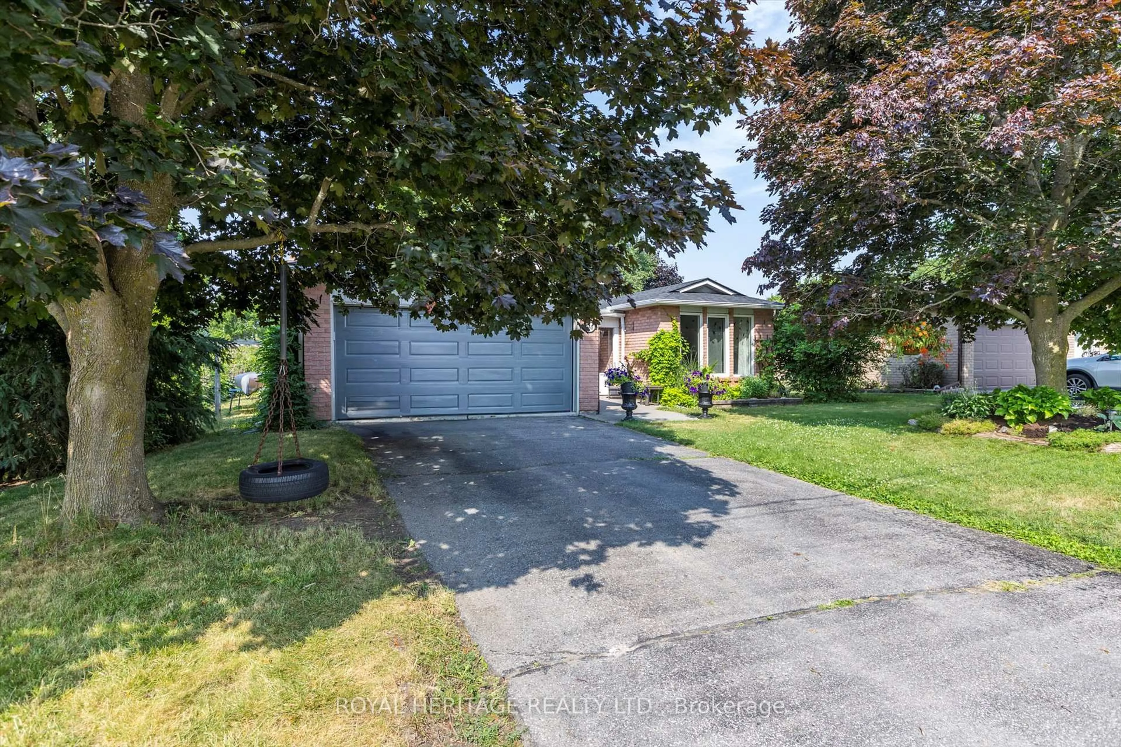 A pic from outside/outdoor area/front of a property/back of a property/a pic from drone, street for 150 Sanderling Cres, Kawartha Lakes Ontario K9V 5L4