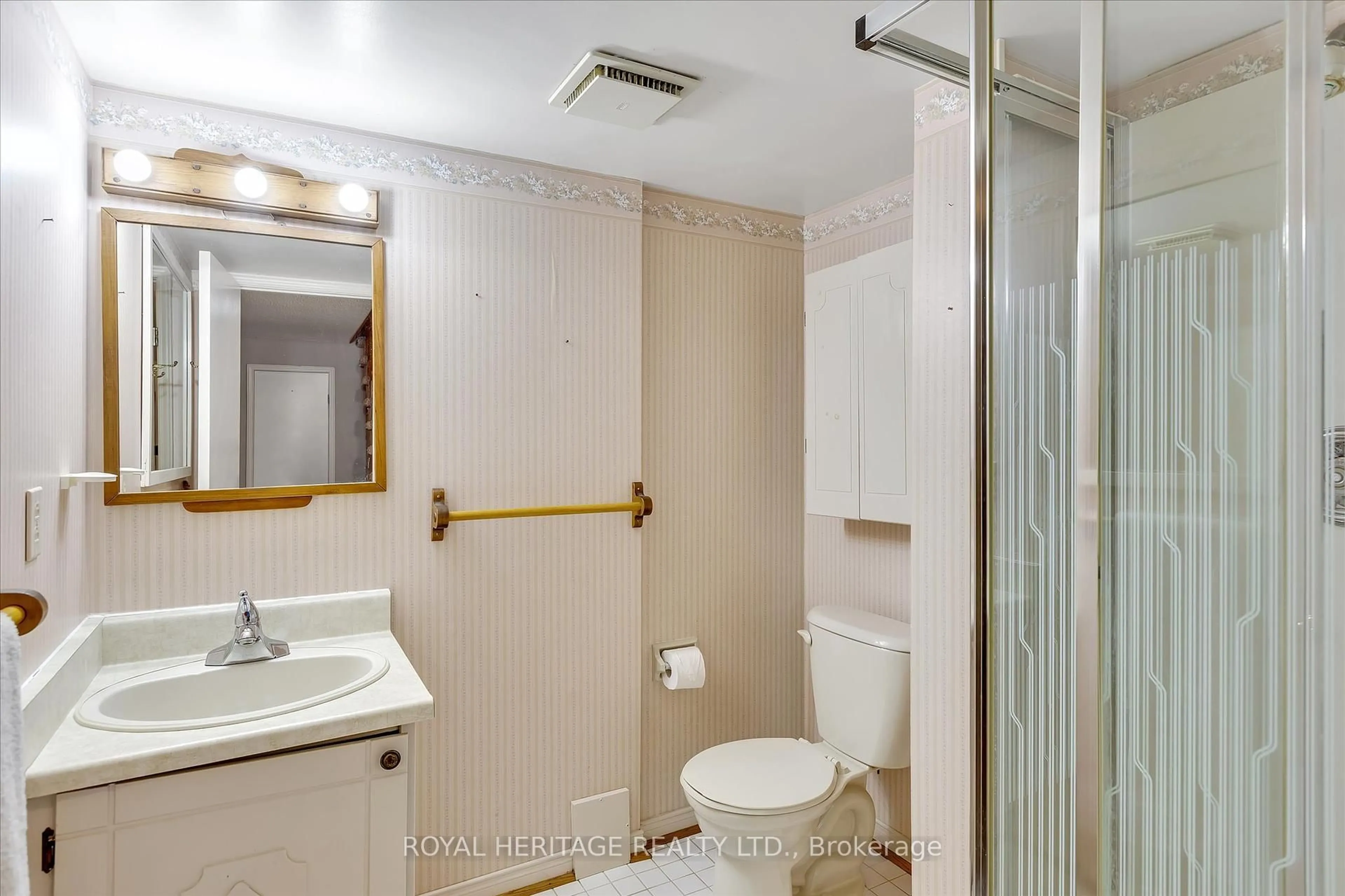 Standard bathroom, unknown for 150 Sanderling Cres, Kawartha Lakes Ontario K9V 5L4