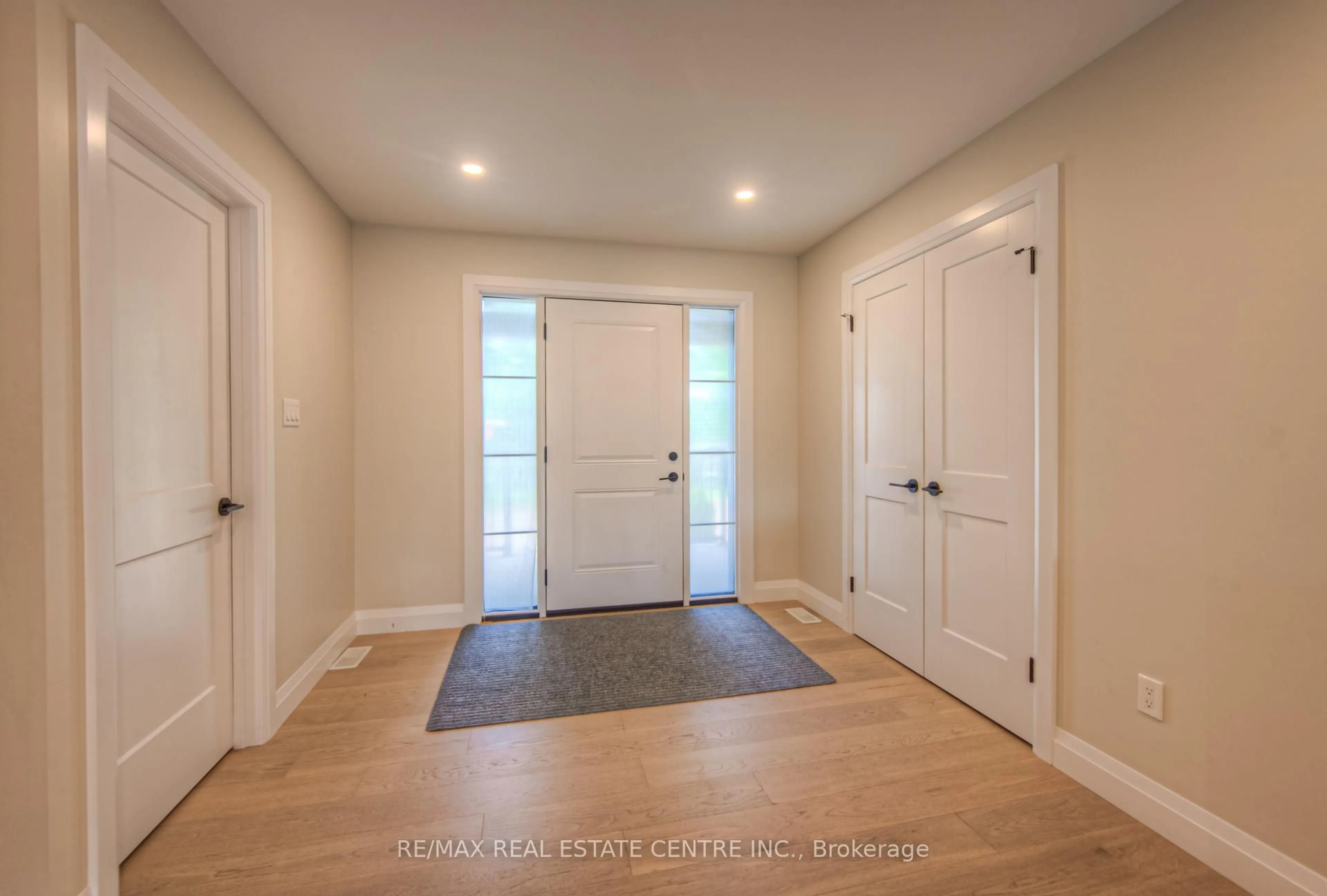 Indoor entryway for 226 Brant Rd, Brant Ontario N0E 1N0