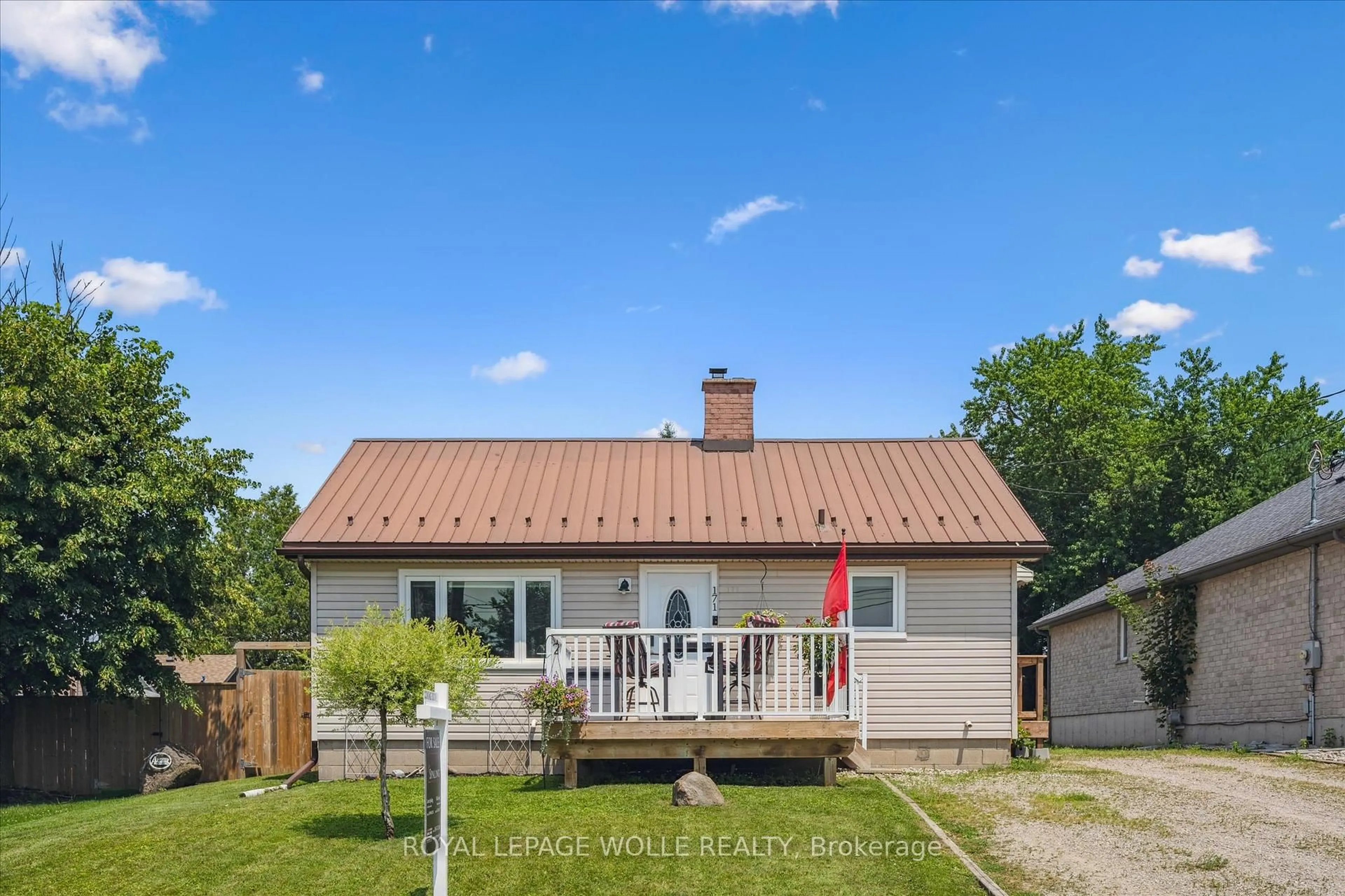 A pic from outside/outdoor area/front of a property/back of a property/a pic from drone, street for 171 EDWARD St, Wellington North Ontario N0G 1A0