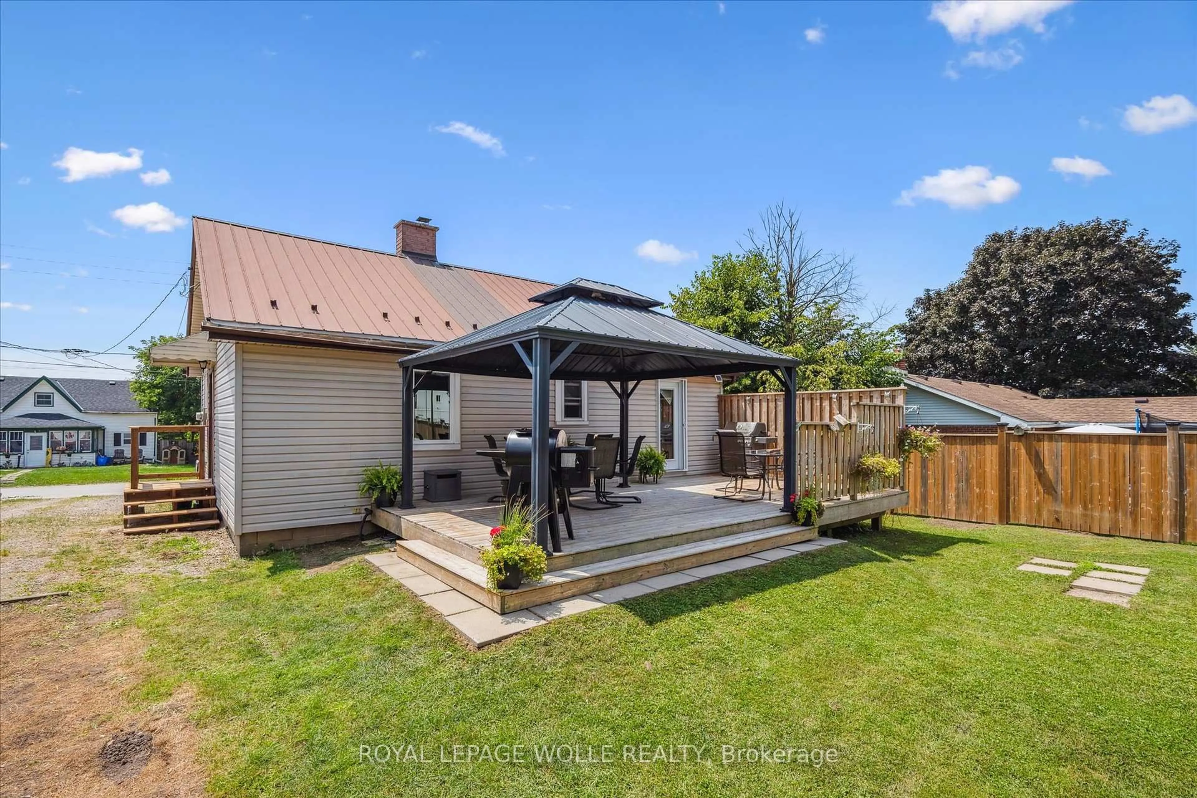 A pic from outside/outdoor area/front of a property/back of a property/a pic from drone, street for 171 EDWARD St, Wellington North Ontario N0G 1A0