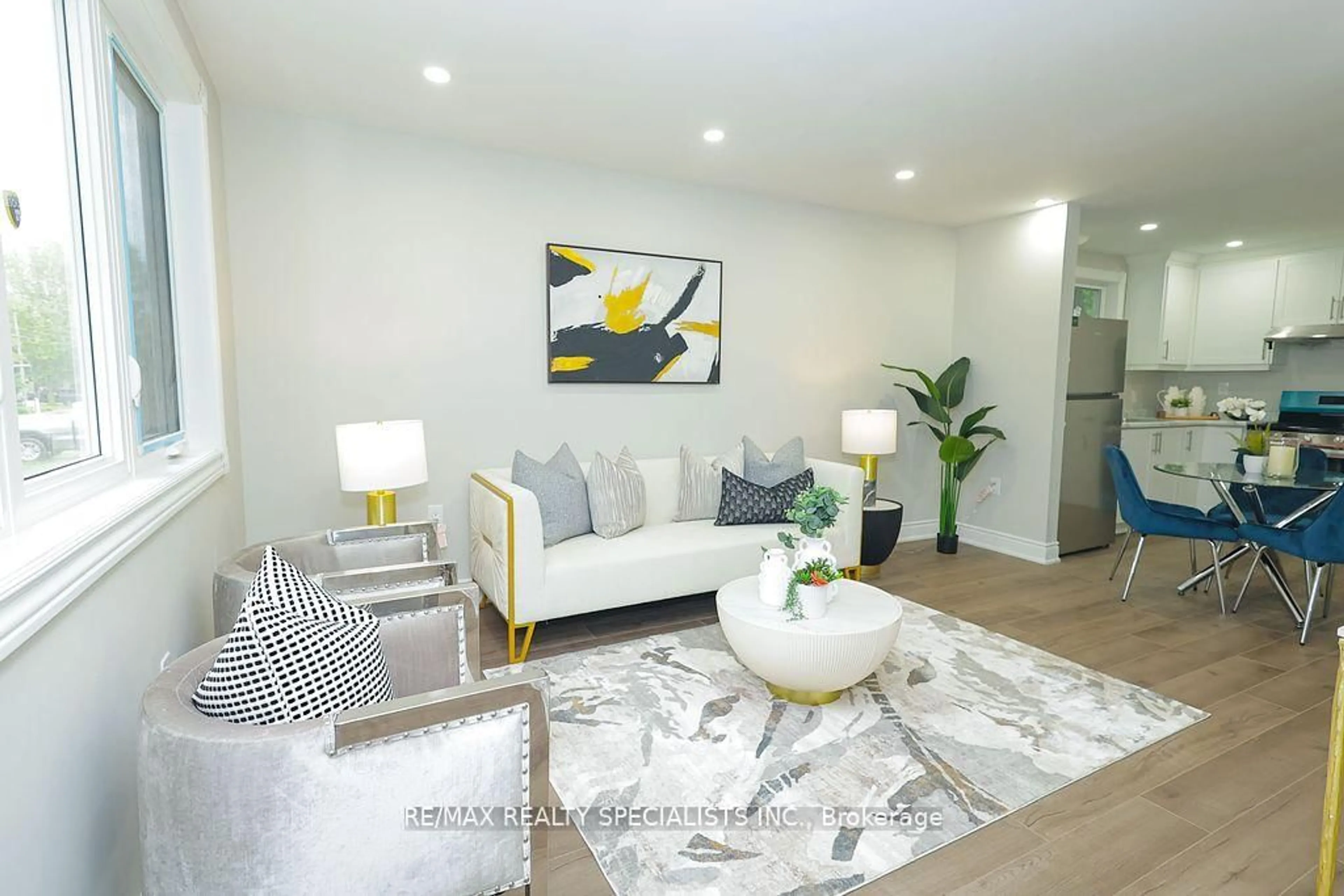 Living room with furniture, unknown for 5097 Ontario Ave, Niagara Falls Ontario L2E 3R7