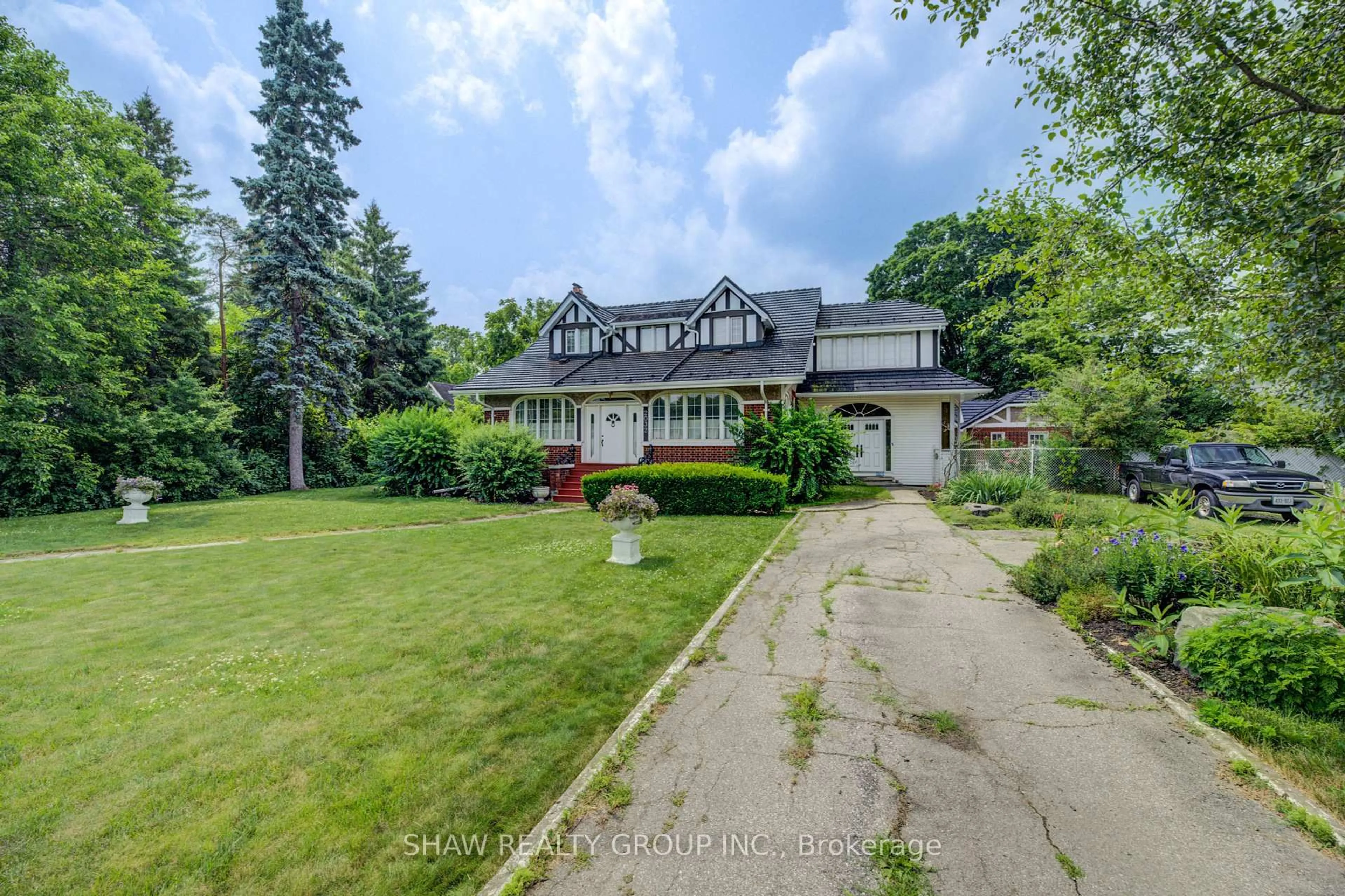 A pic from outside/outdoor area/front of a property/back of a property/a pic from drone, street for 2032 Coronation Blvd, Cambridge Ontario N3H 3S5