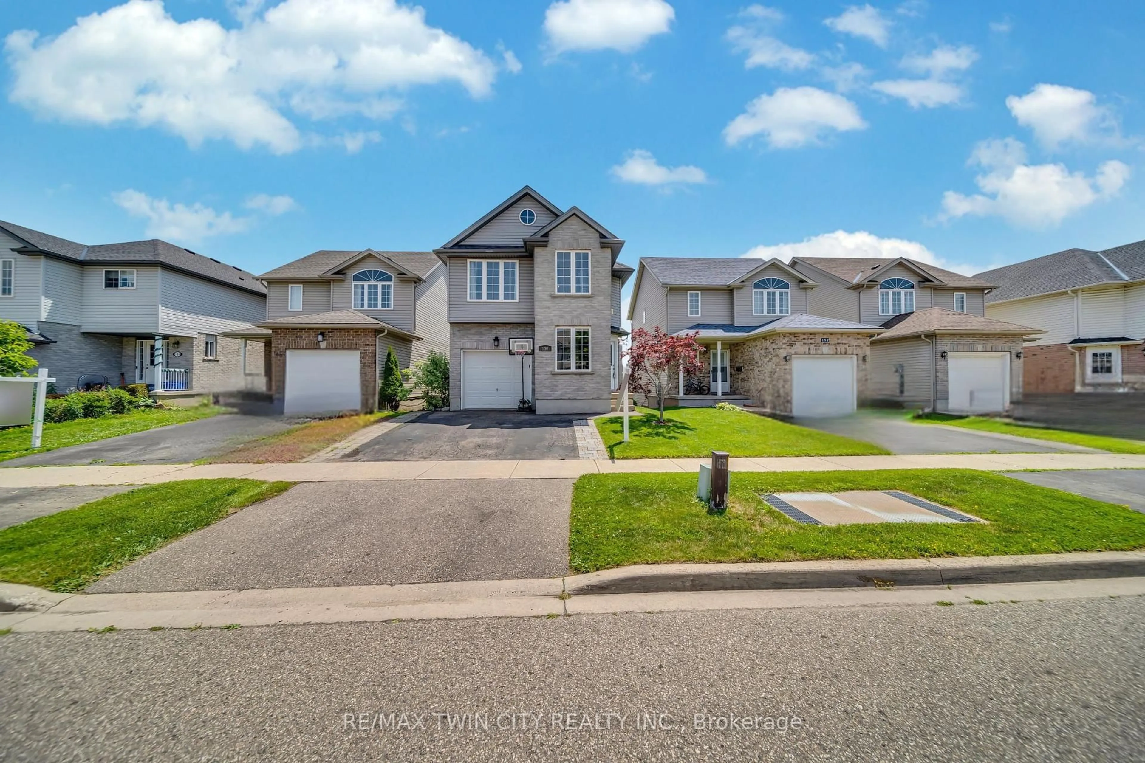 A pic from outside/outdoor area/front of a property/back of a property/a pic from drone, street for 156 Prosperity Dr, Kitchener Ontario N2E 4E8