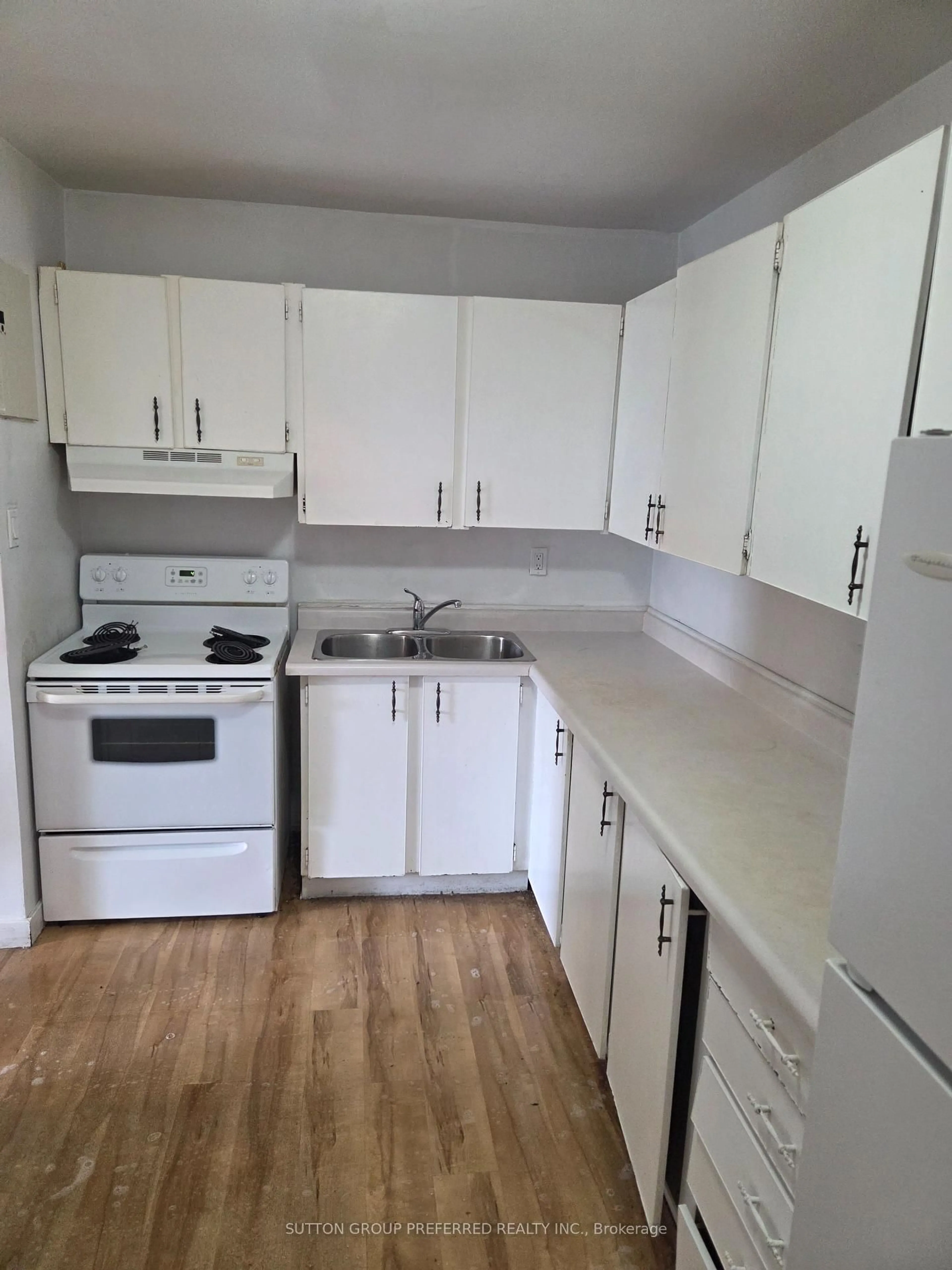 Standard kitchen, unknown for 563 Mornington Ave #310, London East Ontario N5Y 4T8