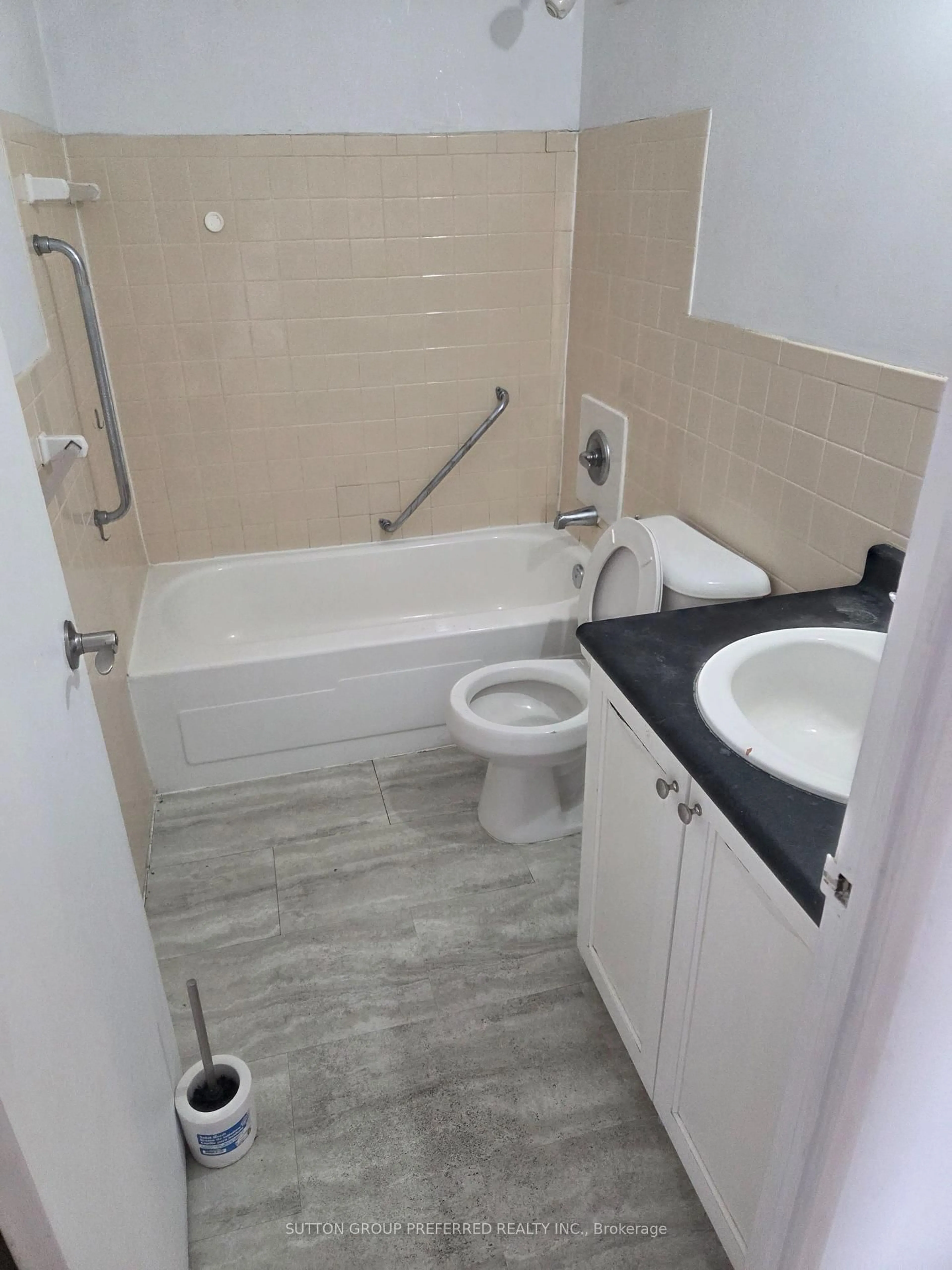 Standard bathroom, floor is not visible for 563 Mornington Ave #310, London East Ontario N5Y 4T8