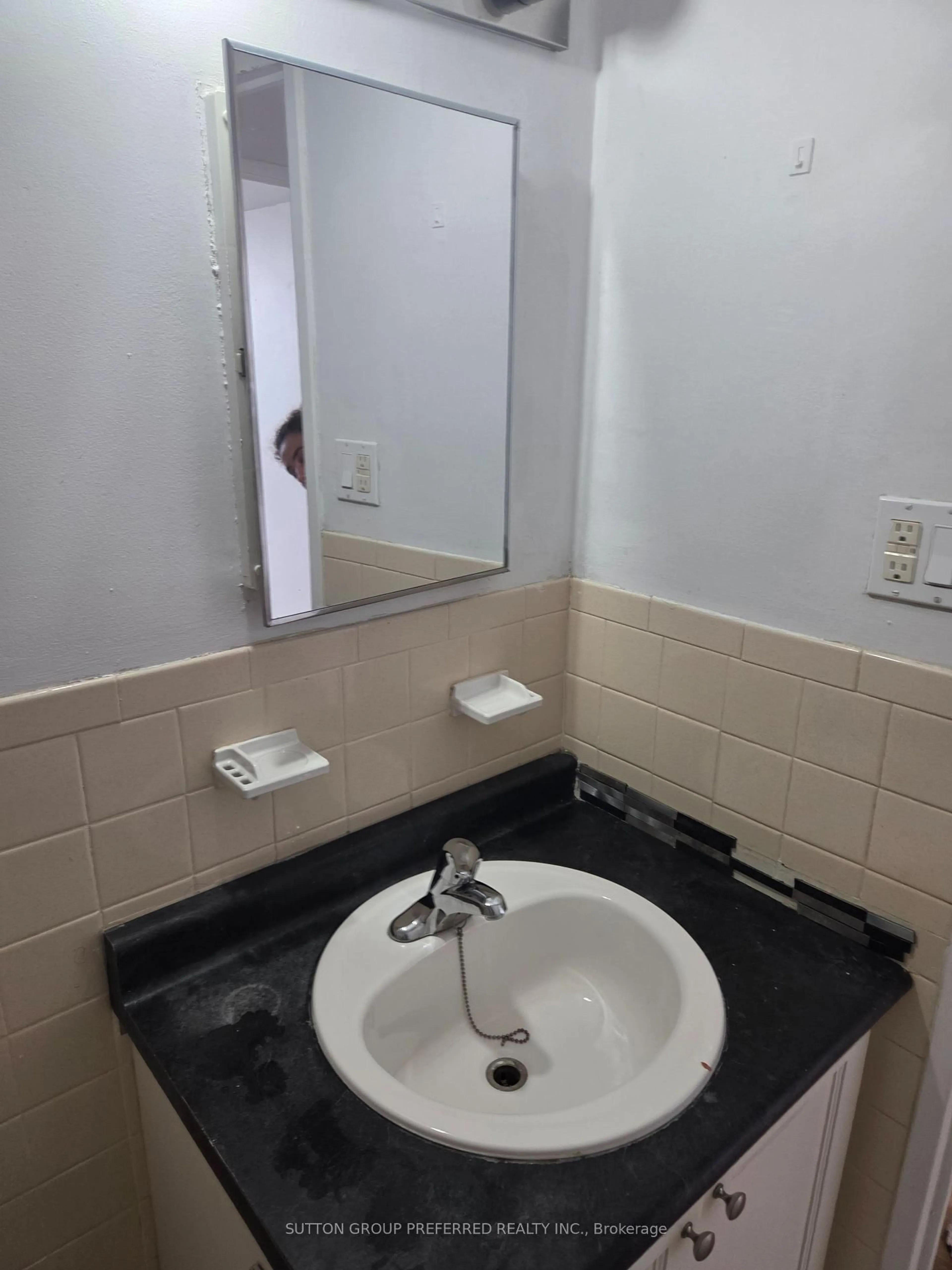 Standard bathroom, floor is not visible for 563 Mornington Ave #310, London East Ontario N5Y 4T8