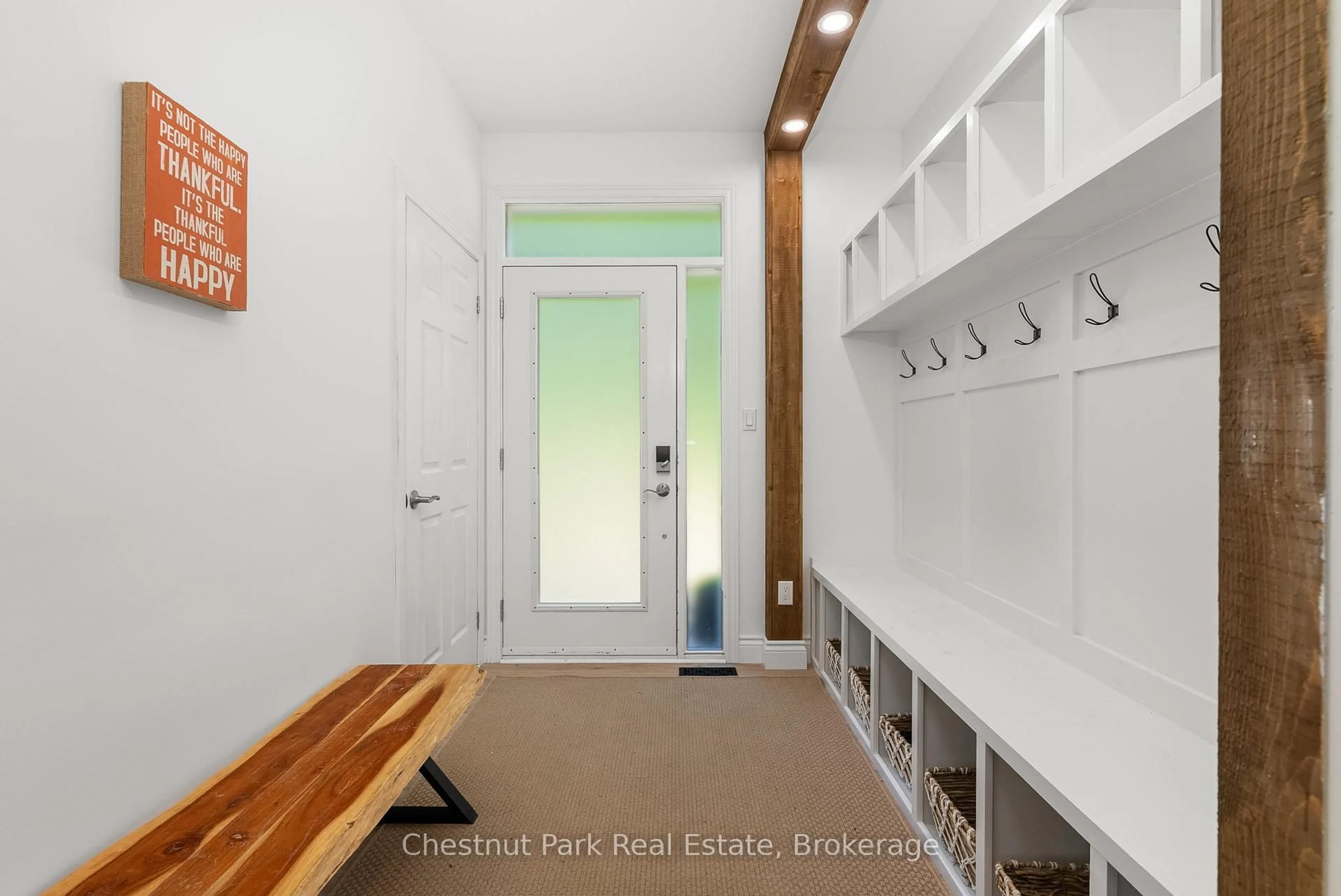 Indoor entryway for 66 Bridgeview Lane, Huntsville Ontario P1H 2N5