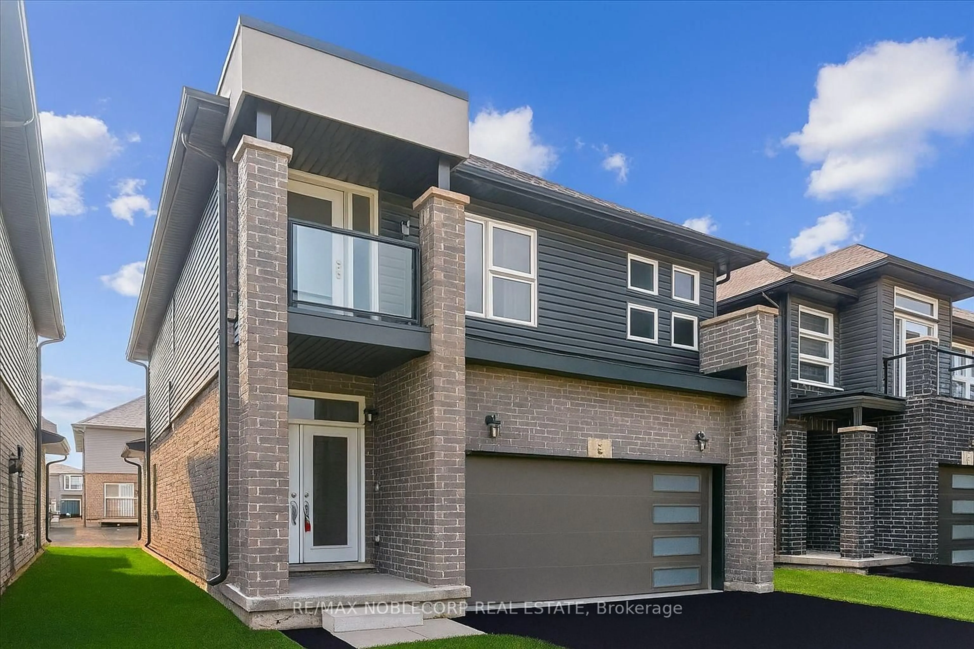 Home with brick exterior material, street for 32 Bradley Ave, Welland Ontario L3B 5W2