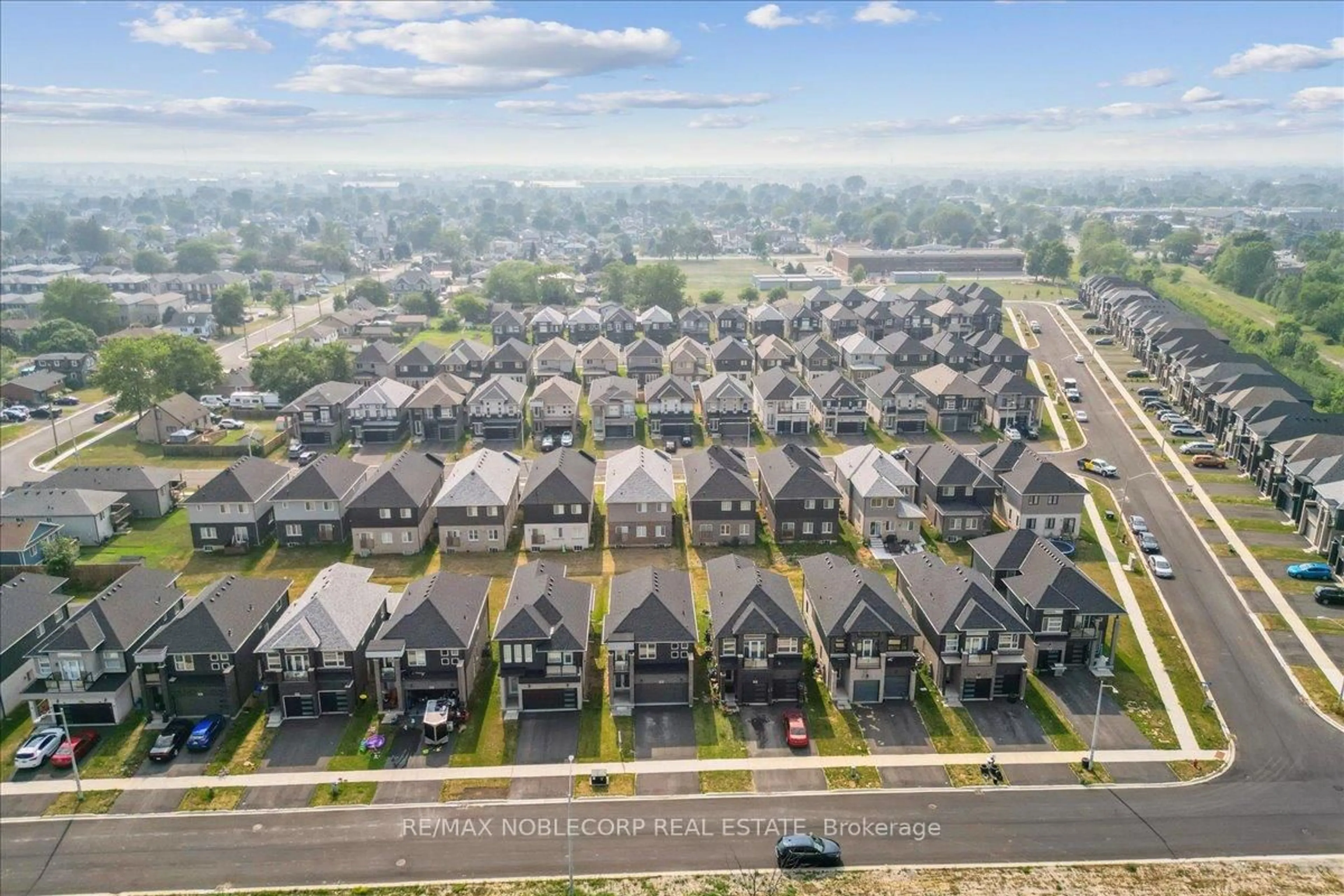 A pic from outside/outdoor area/front of a property/back of a property/a pic from drone, street for 32 Bradley Ave, Welland Ontario L3B 5W2
