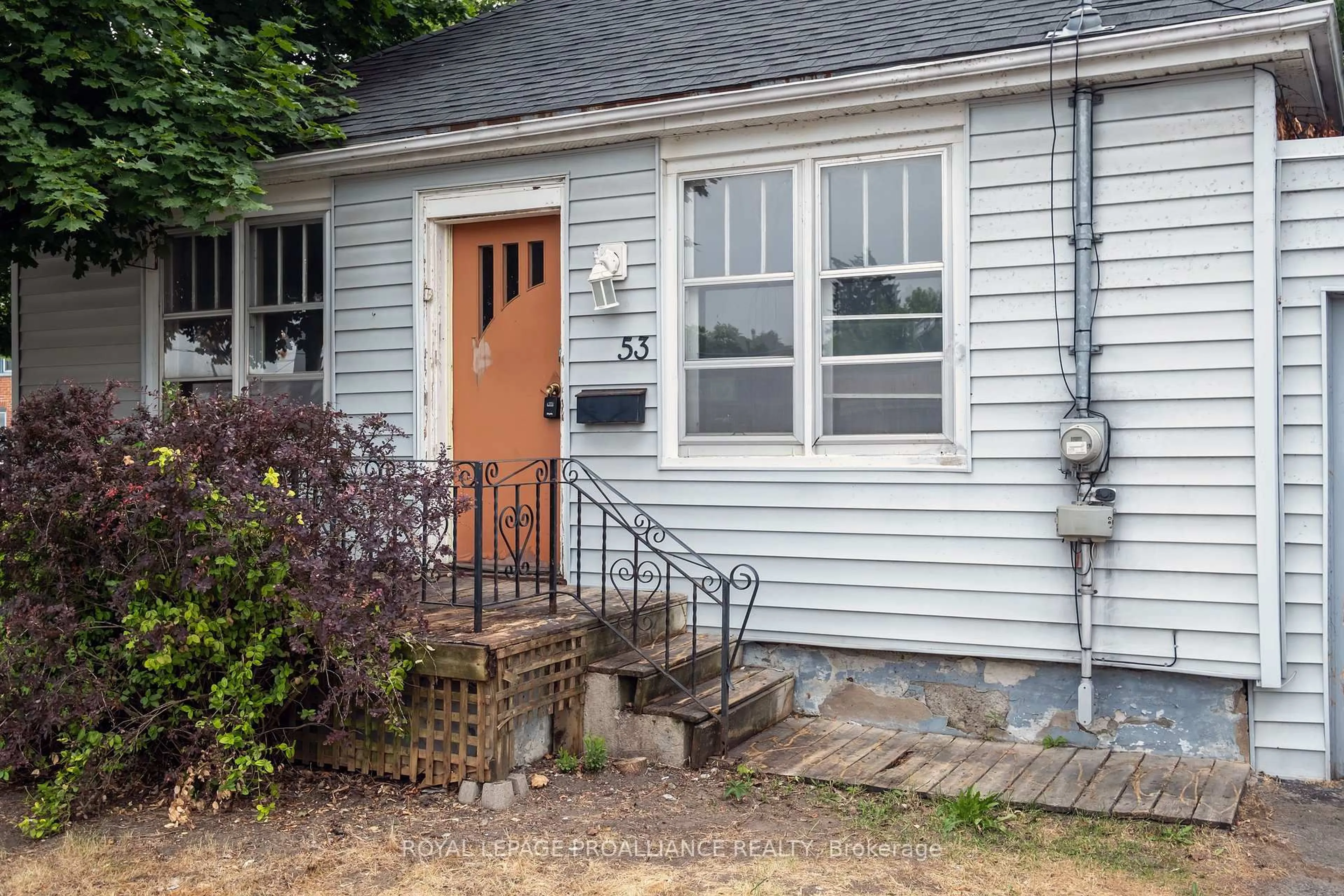 Unknown for 53 Moira St, Belleville Ontario K8P 1S4