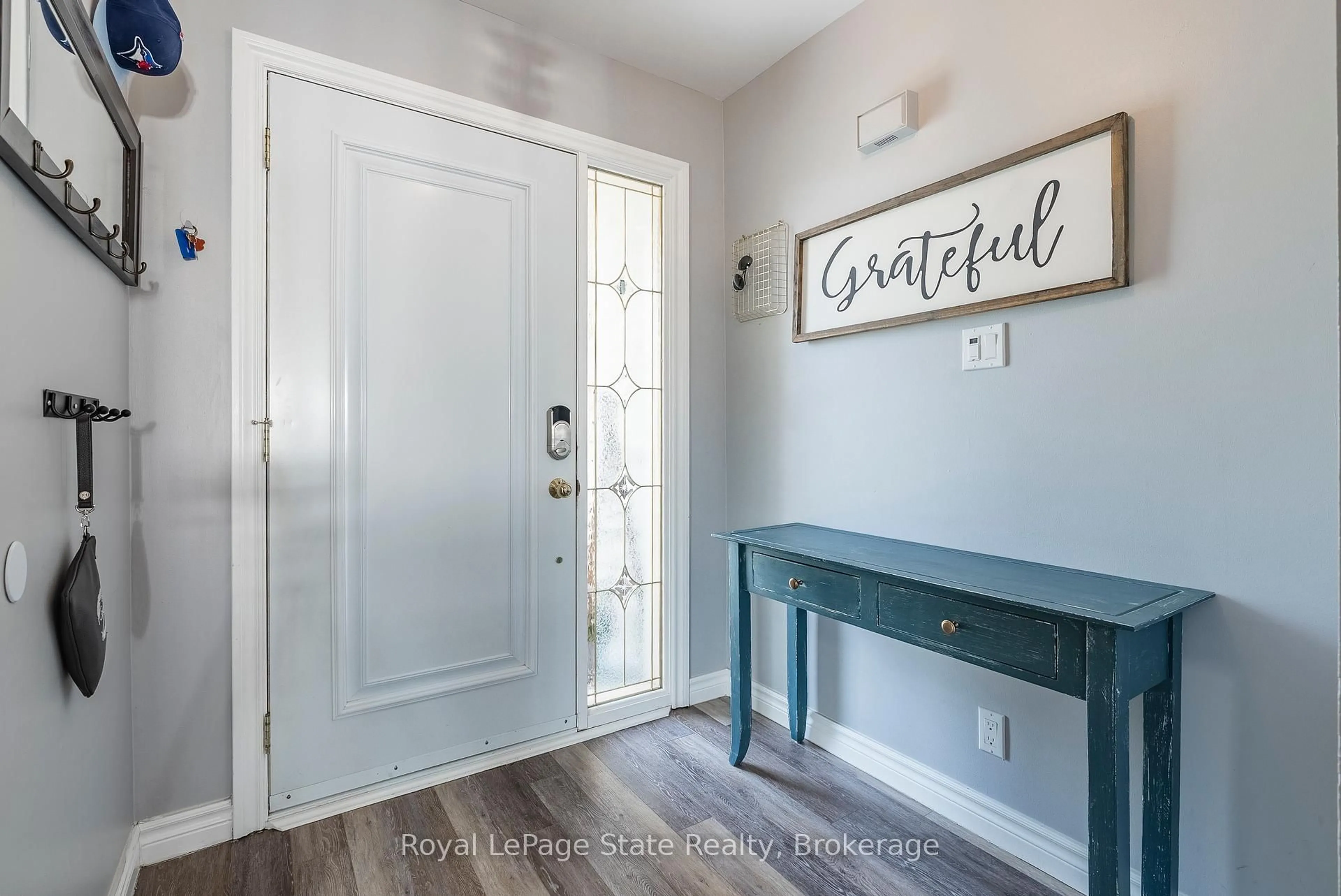 Indoor entryway for 79 Charing Dr, Hamilton Ontario L8W 2R3