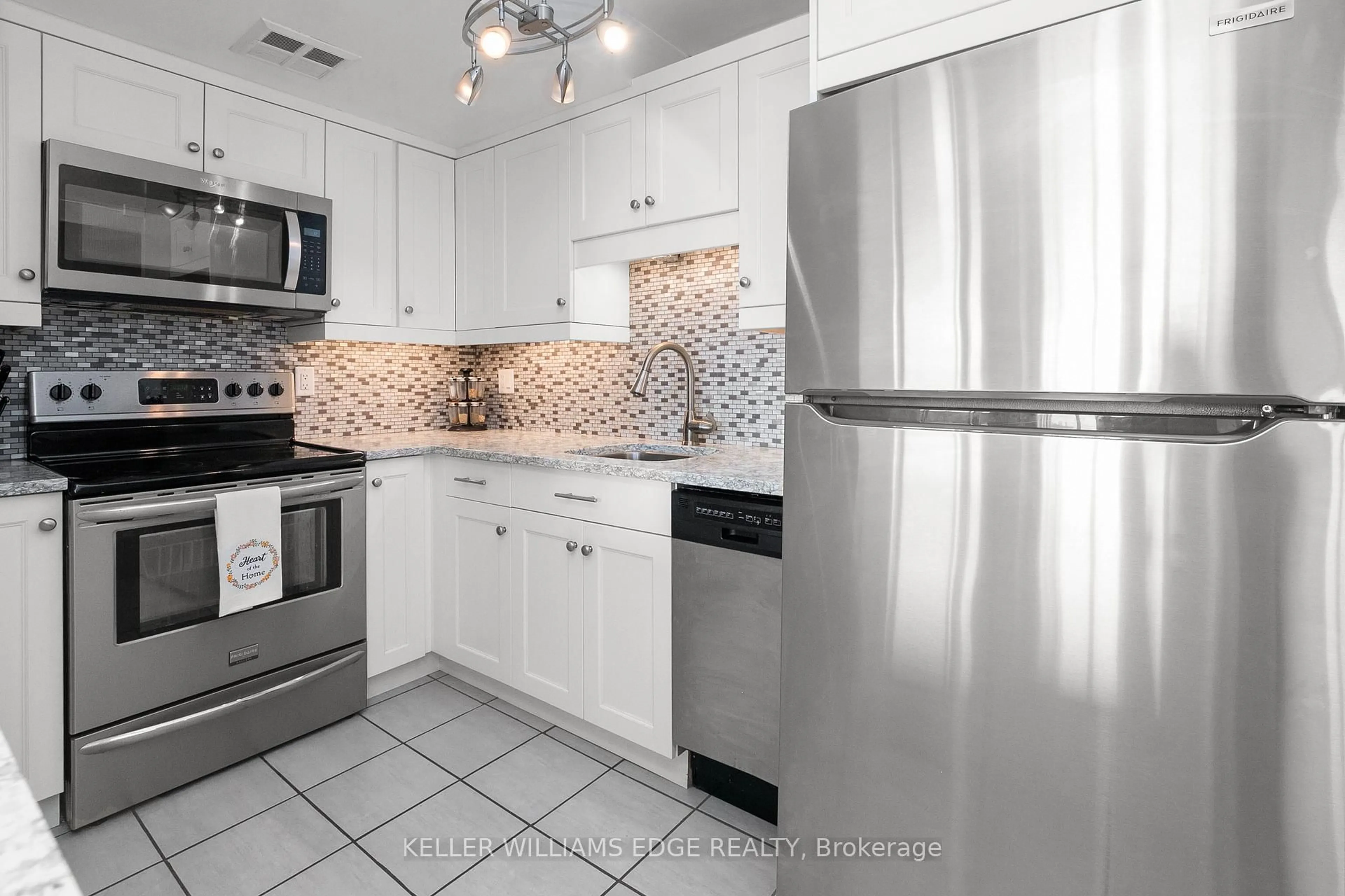 Standard kitchen, ceramic/tile floor for 150 Charlton Ave #2206, Hamilton Ontario L8N 3X3