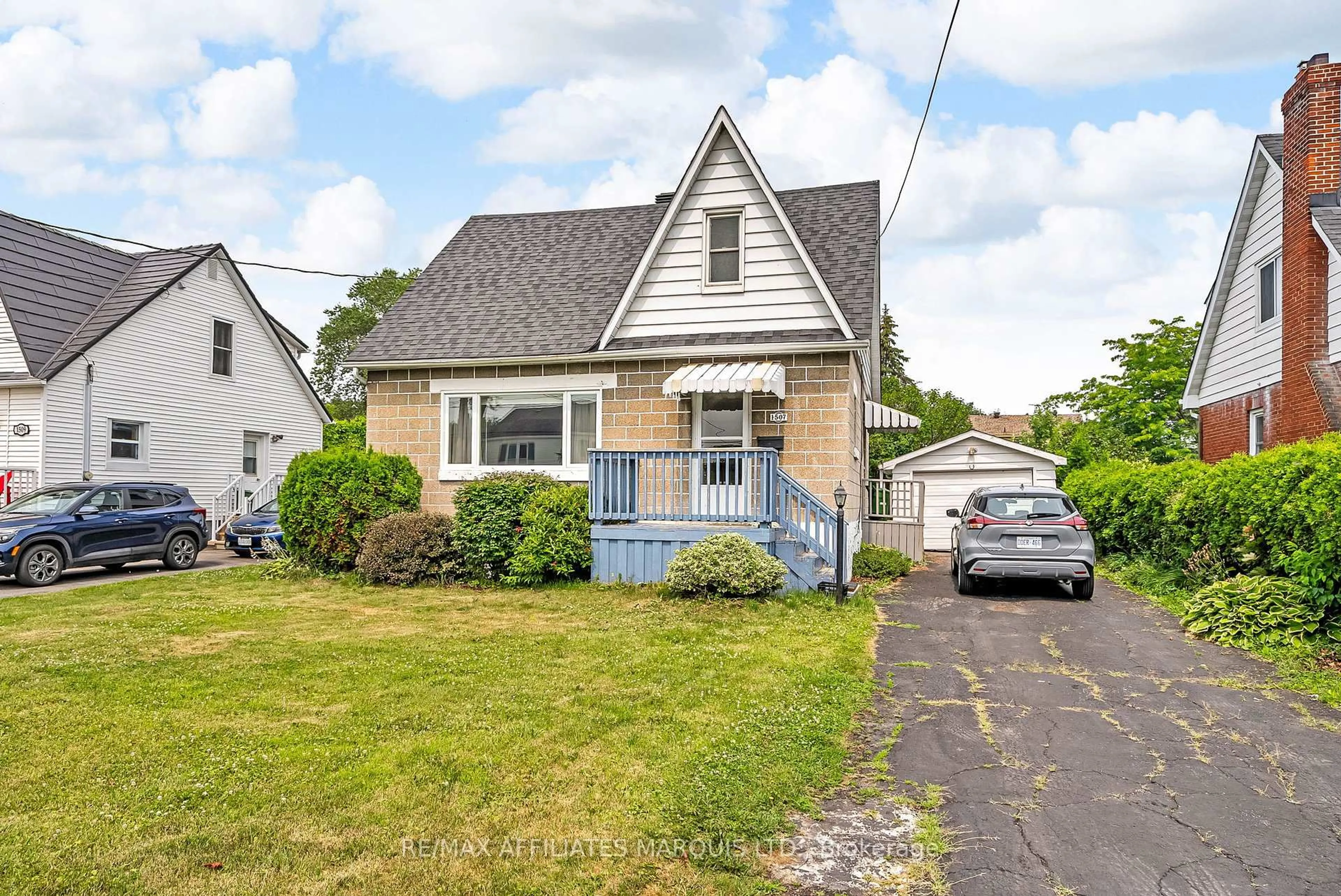 Home with vinyl exterior material, street for 1507 Queen St, Cornwall Ontario K6J 1R5
