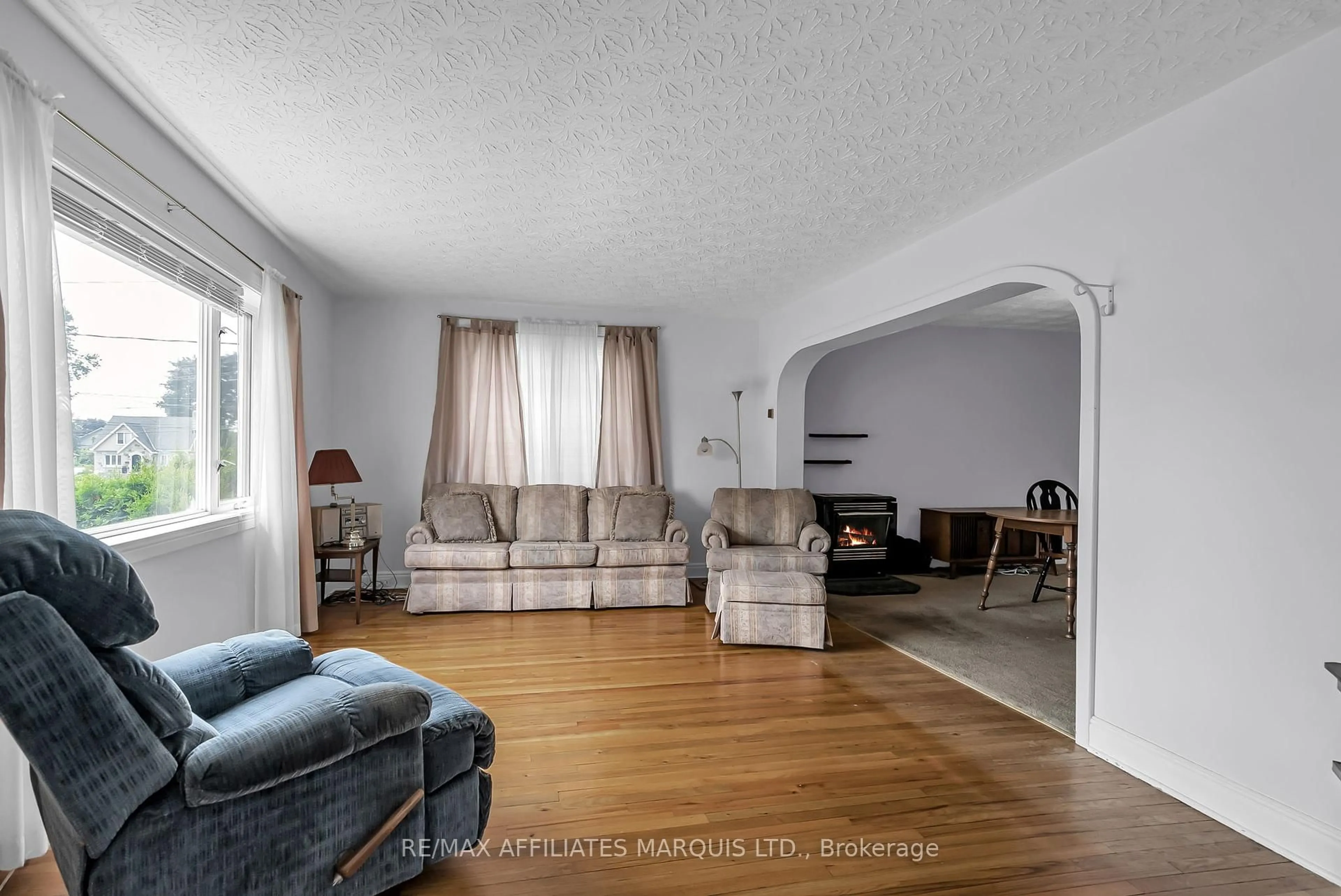 Living room with furniture, unknown for 1507 Queen St, Cornwall Ontario K6J 1R5
