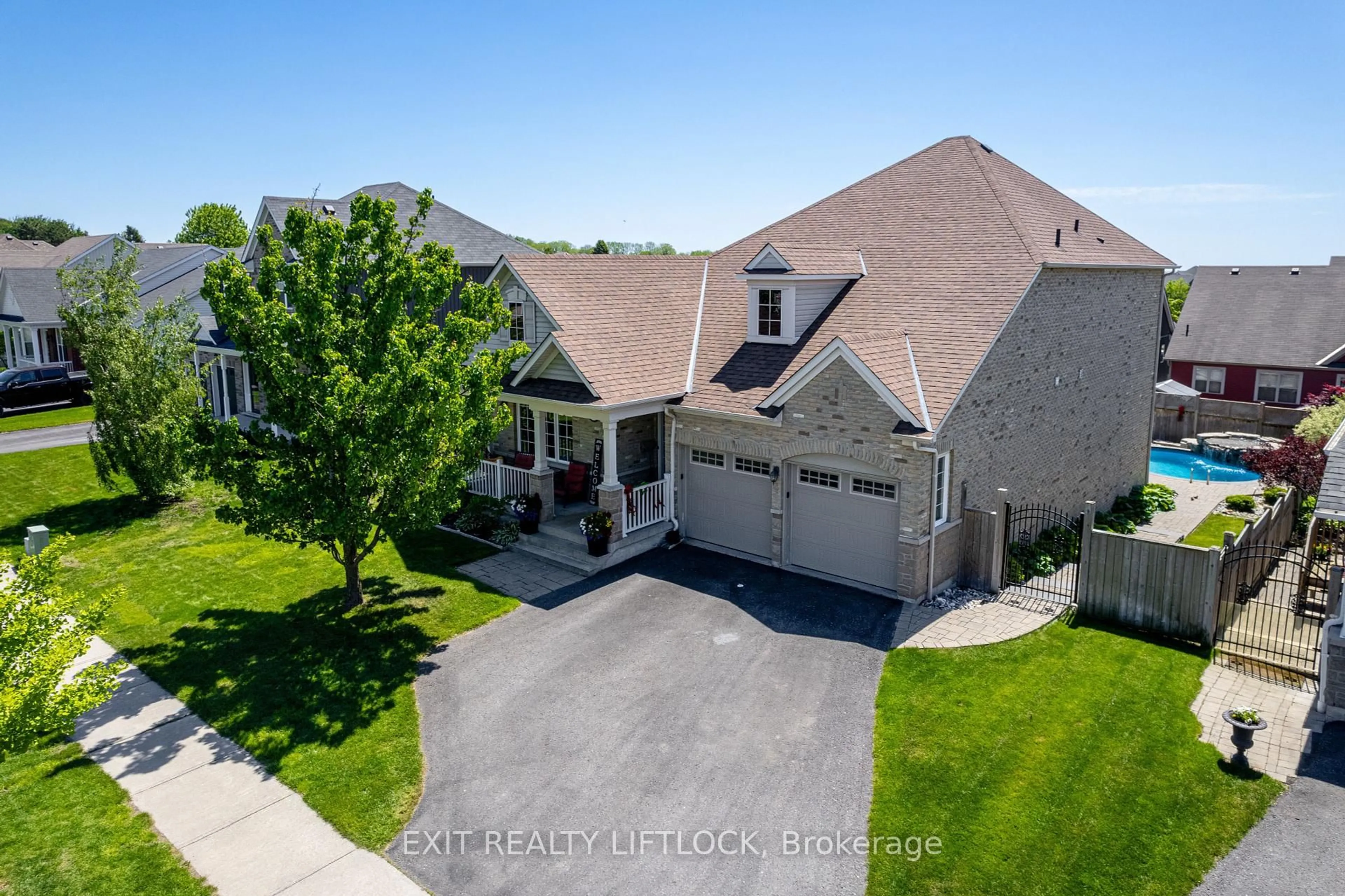 A pic from outside/outdoor area/front of a property/back of a property/a pic from drone, street for 399 Lakeshore Rd, Port Hope Ontario L1A 0A4