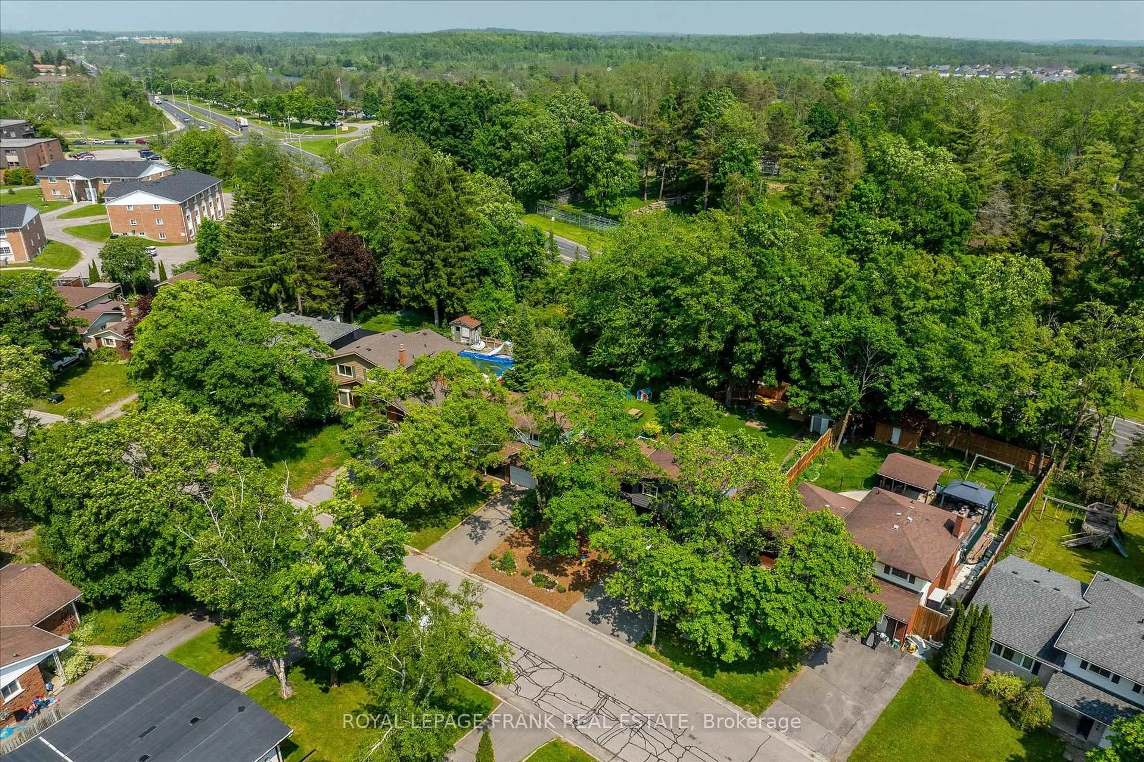 A pic from outside/outdoor area/front of a property/back of a property/a pic from drone, unknown for 1296 Cartier Blvd, Peterborough Ontario K9H 6S1