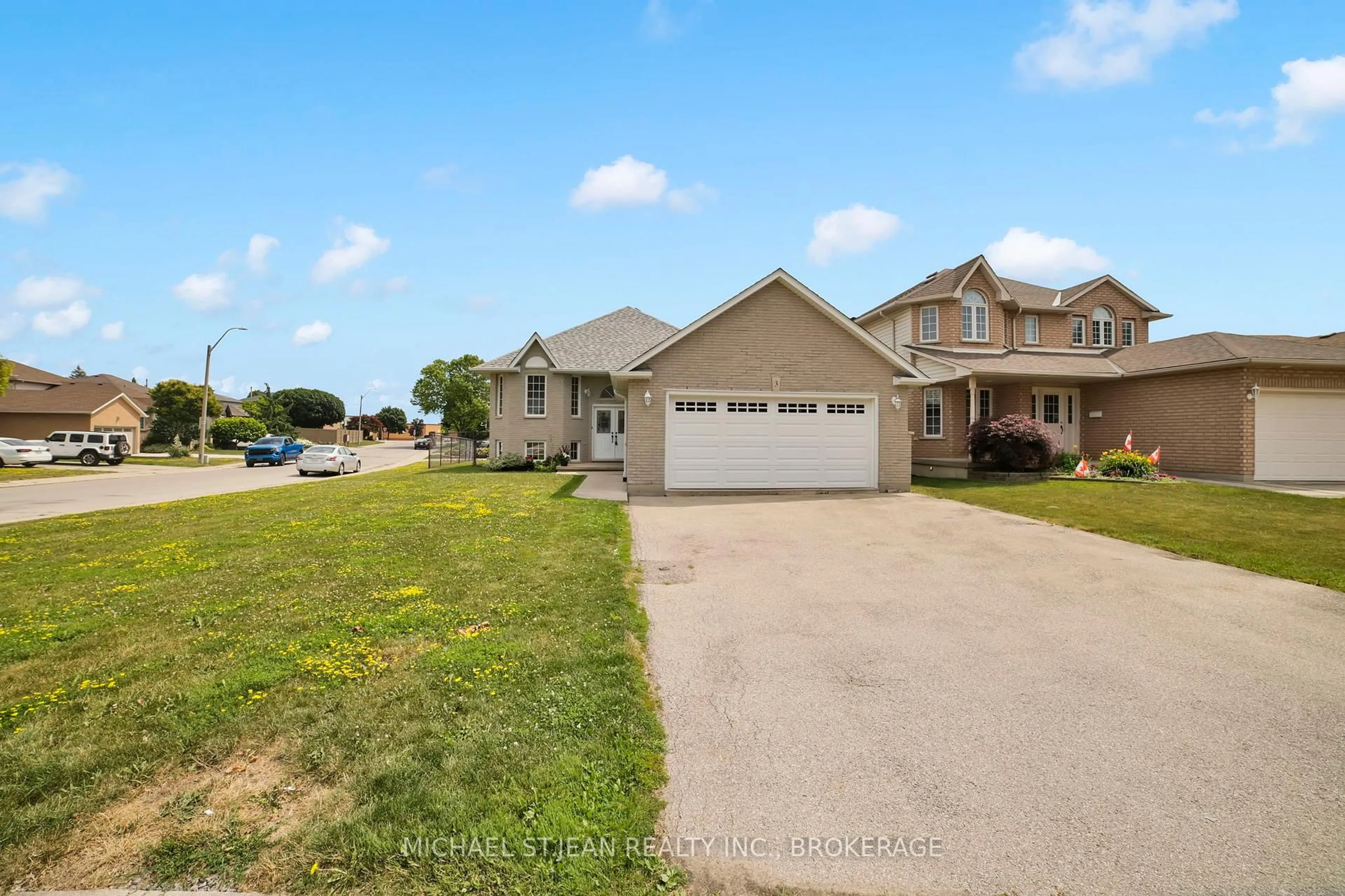A pic from outside/outdoor area/front of a property/back of a property/a pic from drone, street for 3 Massena Dr, Hamilton Ontario L9B 2J2
