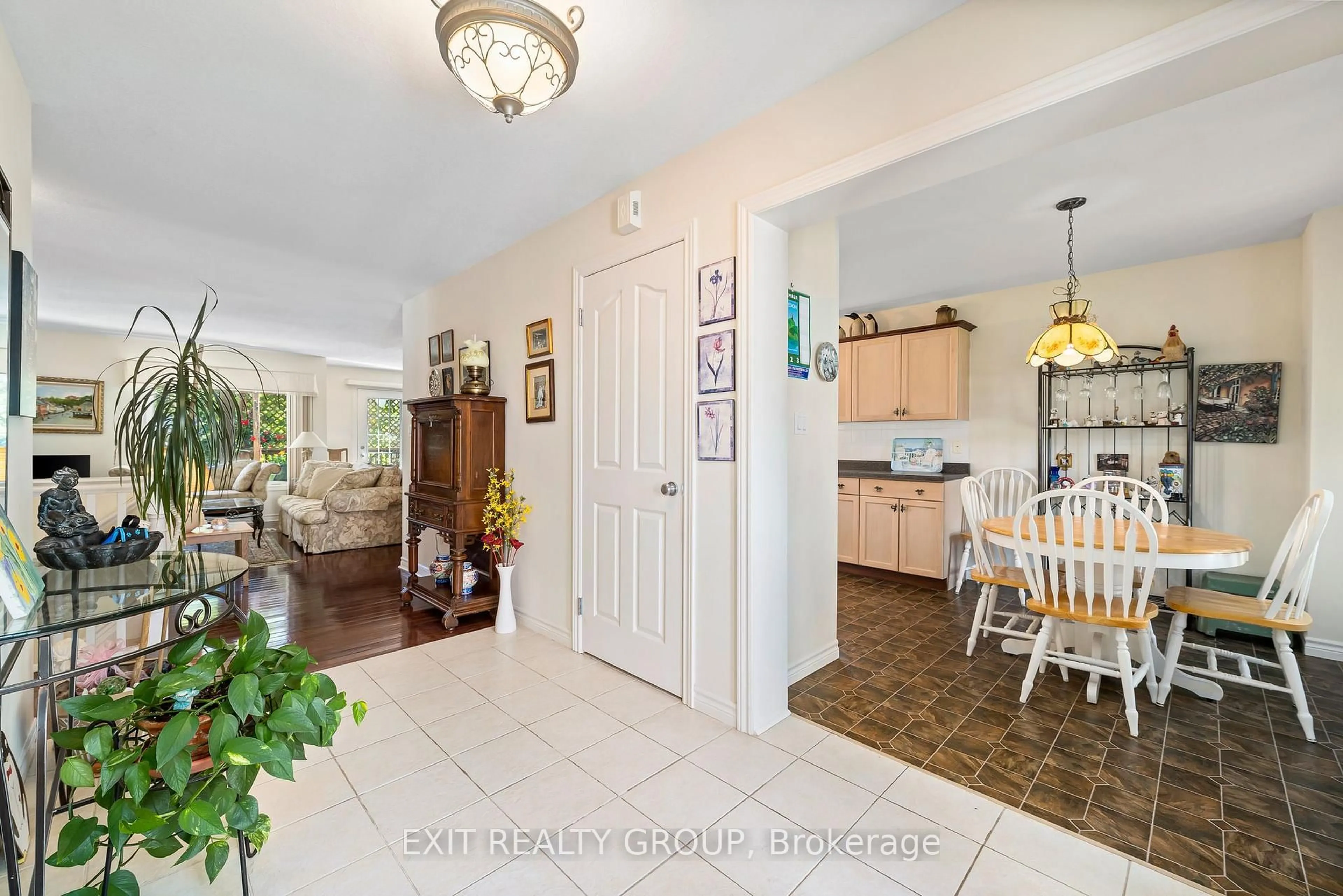 Indoor entryway for 26 Aletha Dr, Prince Edward County Ontario K0K 3L0