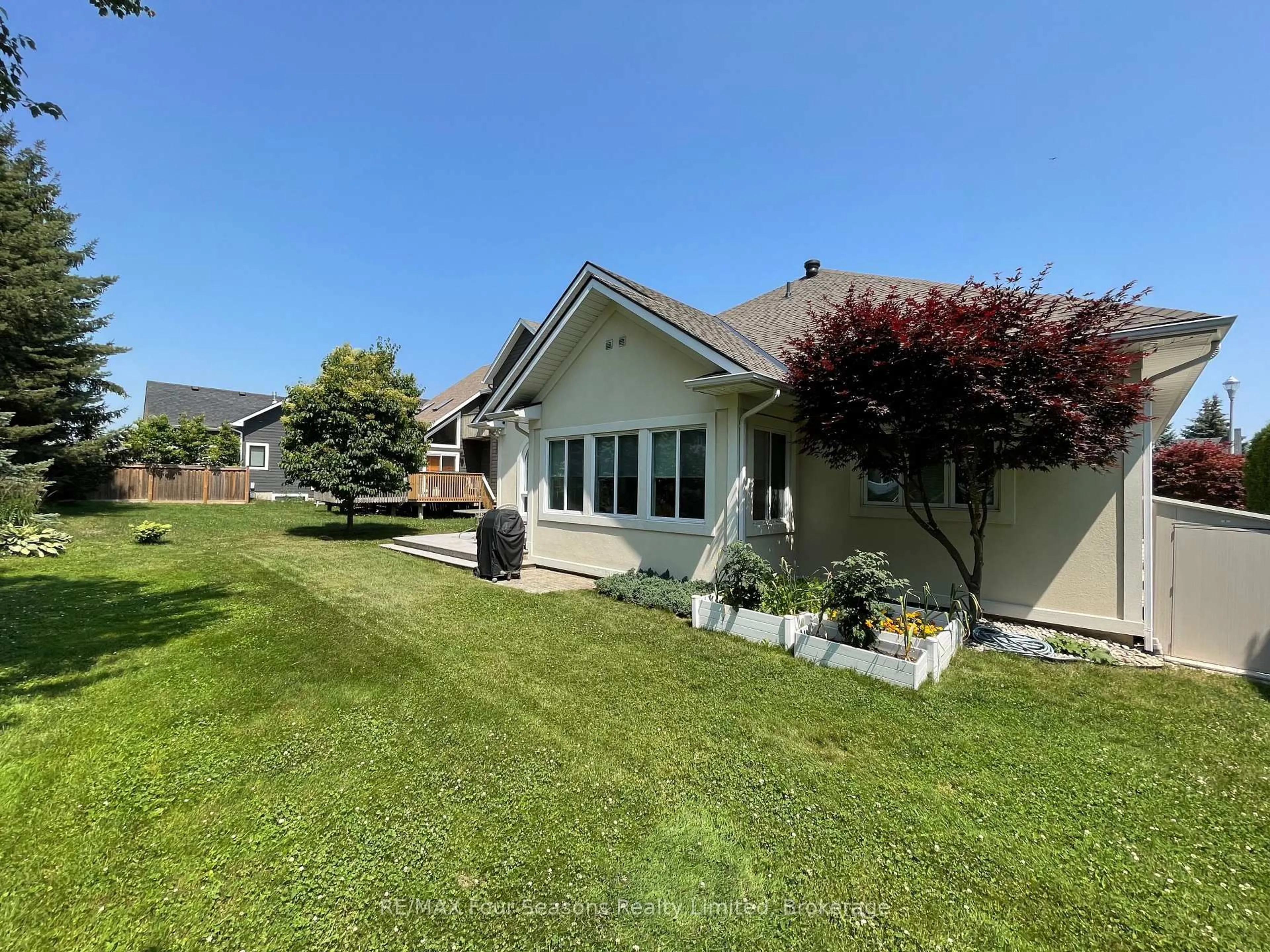 A pic from outside/outdoor area/front of a property/back of a property/a pic from drone, unknown for 150 Brooker Blvd, Blue Mountains Ontario L9Y 0M2
