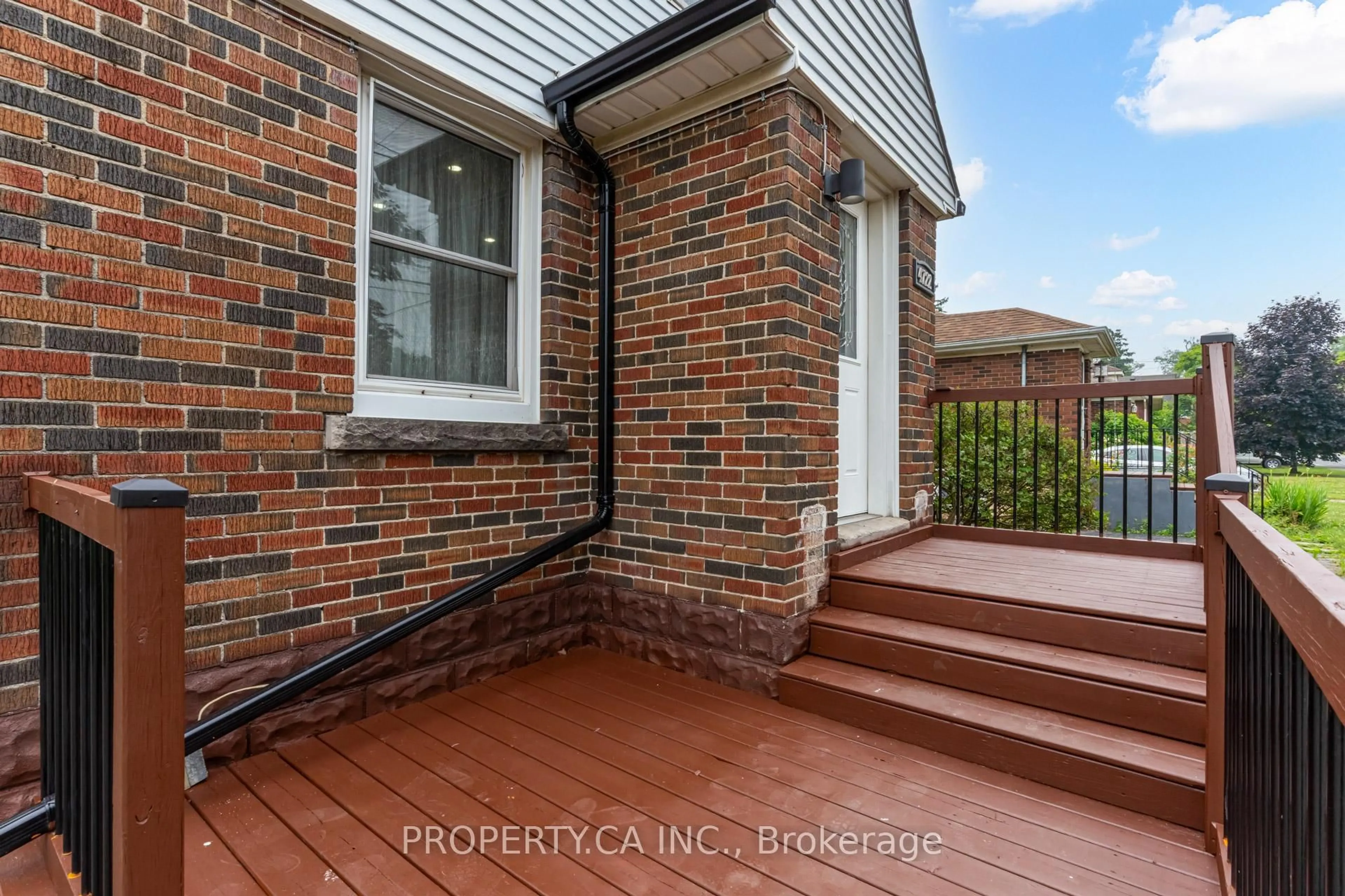 Home with brick exterior material, street for 4722 Homewood Ave, Niagara Falls Ontario L2E 4Y3