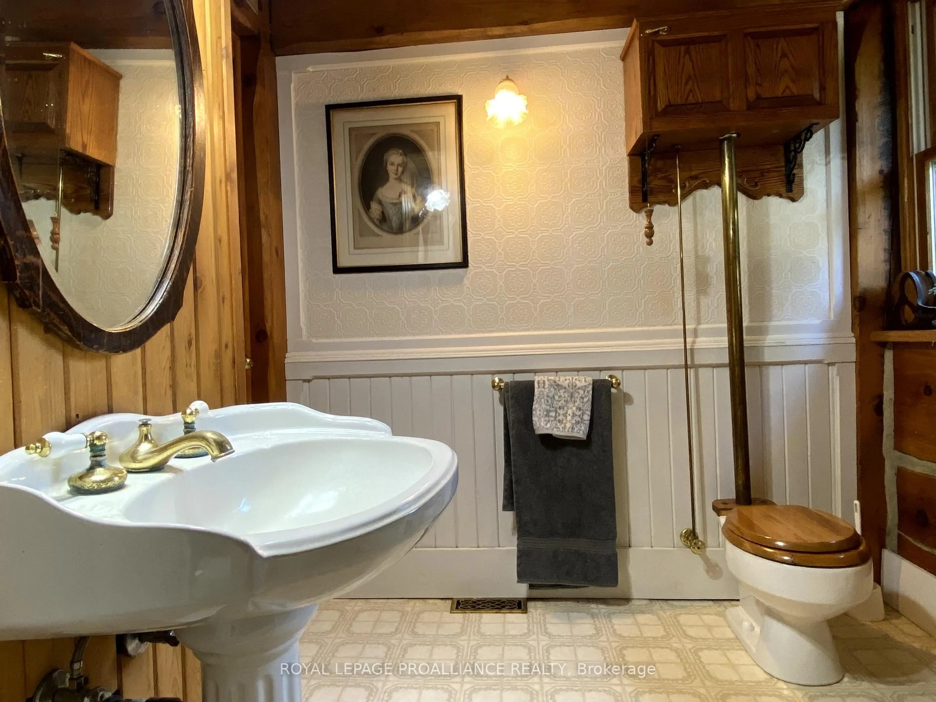Standard bathroom, unknown for 1464 County Road 28, Brighton Ontario K0K 1H0