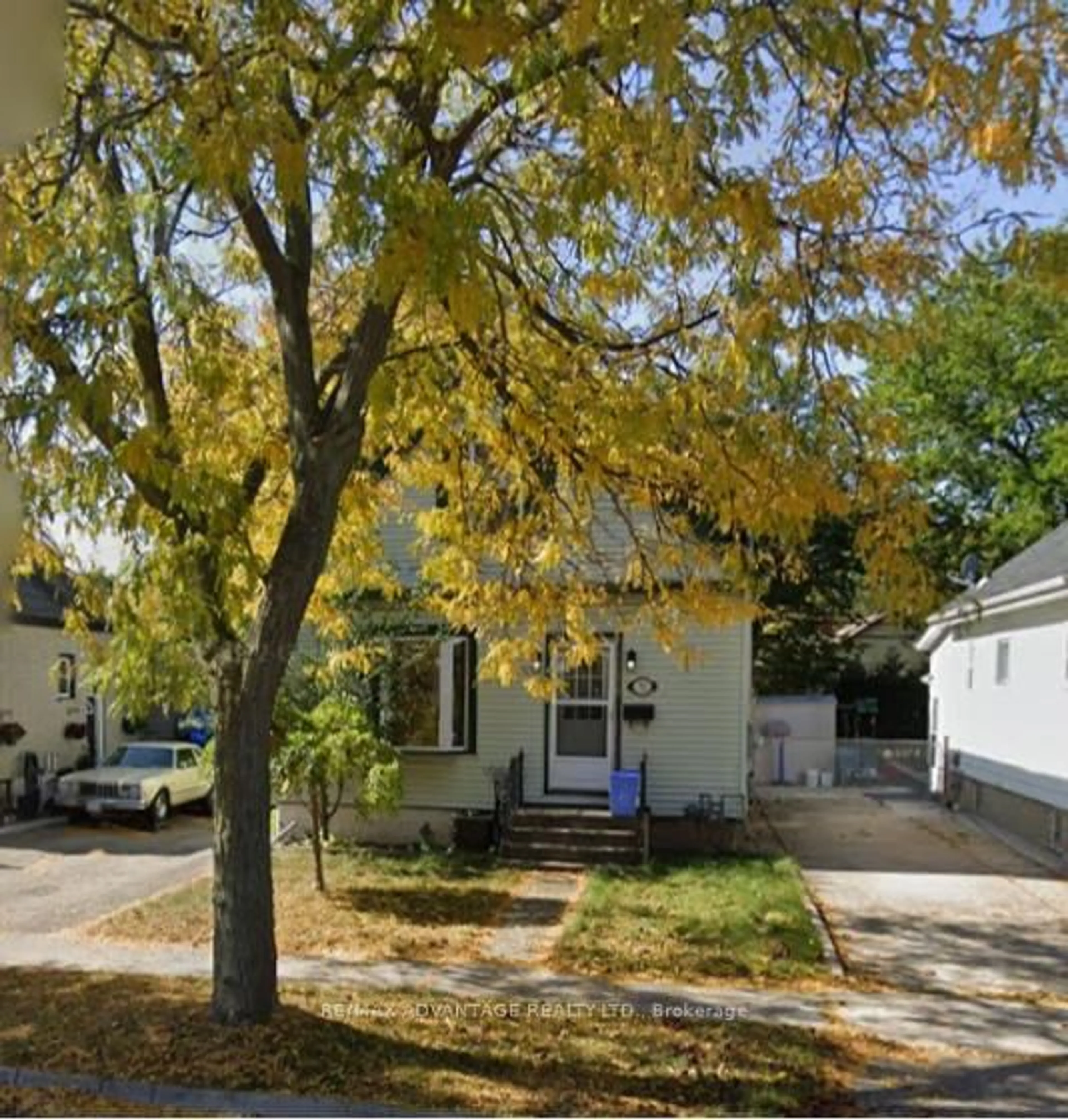 A pic from outside/outdoor area/front of a property/back of a property/a pic from drone, street for 71 St Julien St, London East Ontario N5Z 2M5
