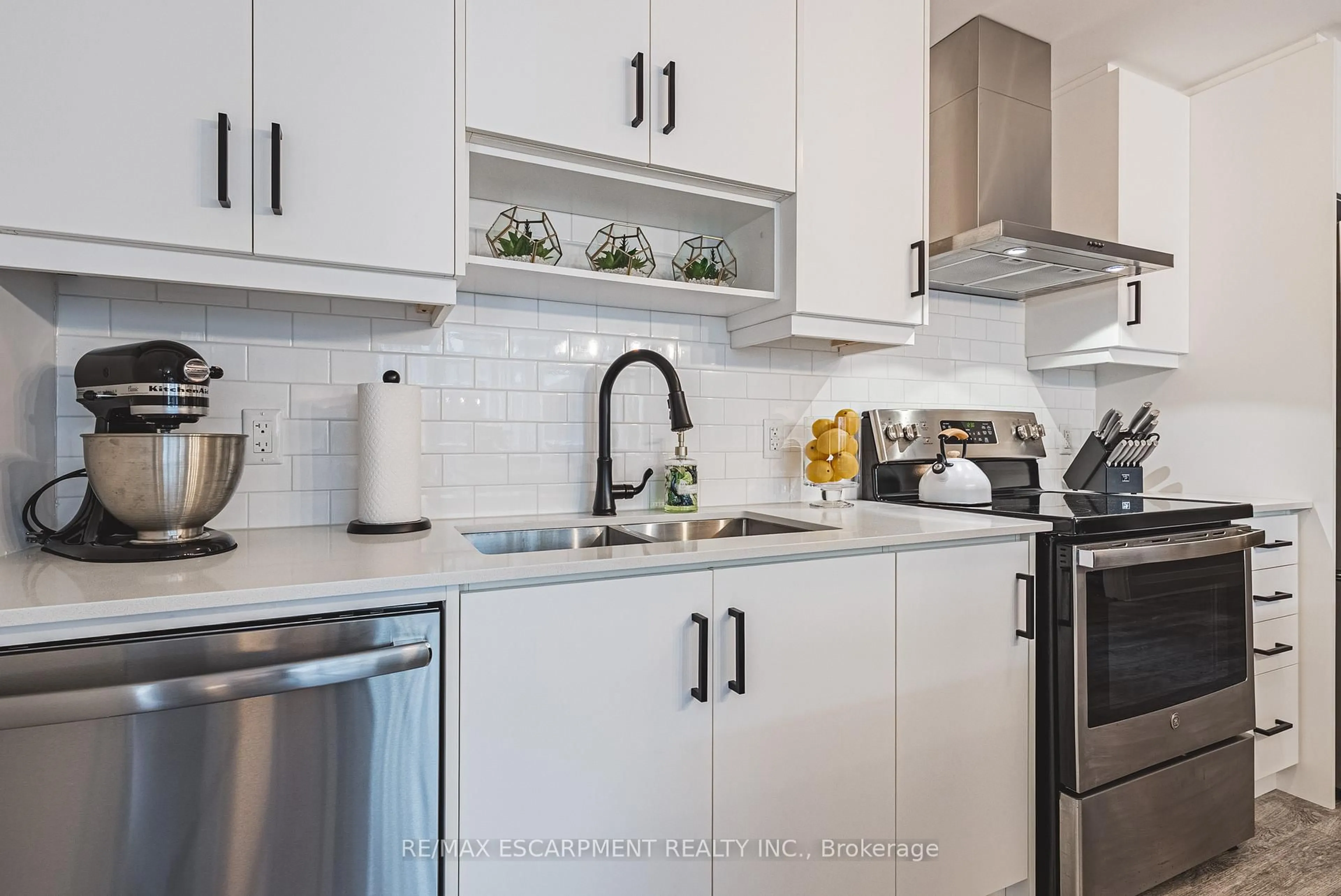 Unknown for 1 Redfern Ave #312, Hamilton Ontario L9C 0E6